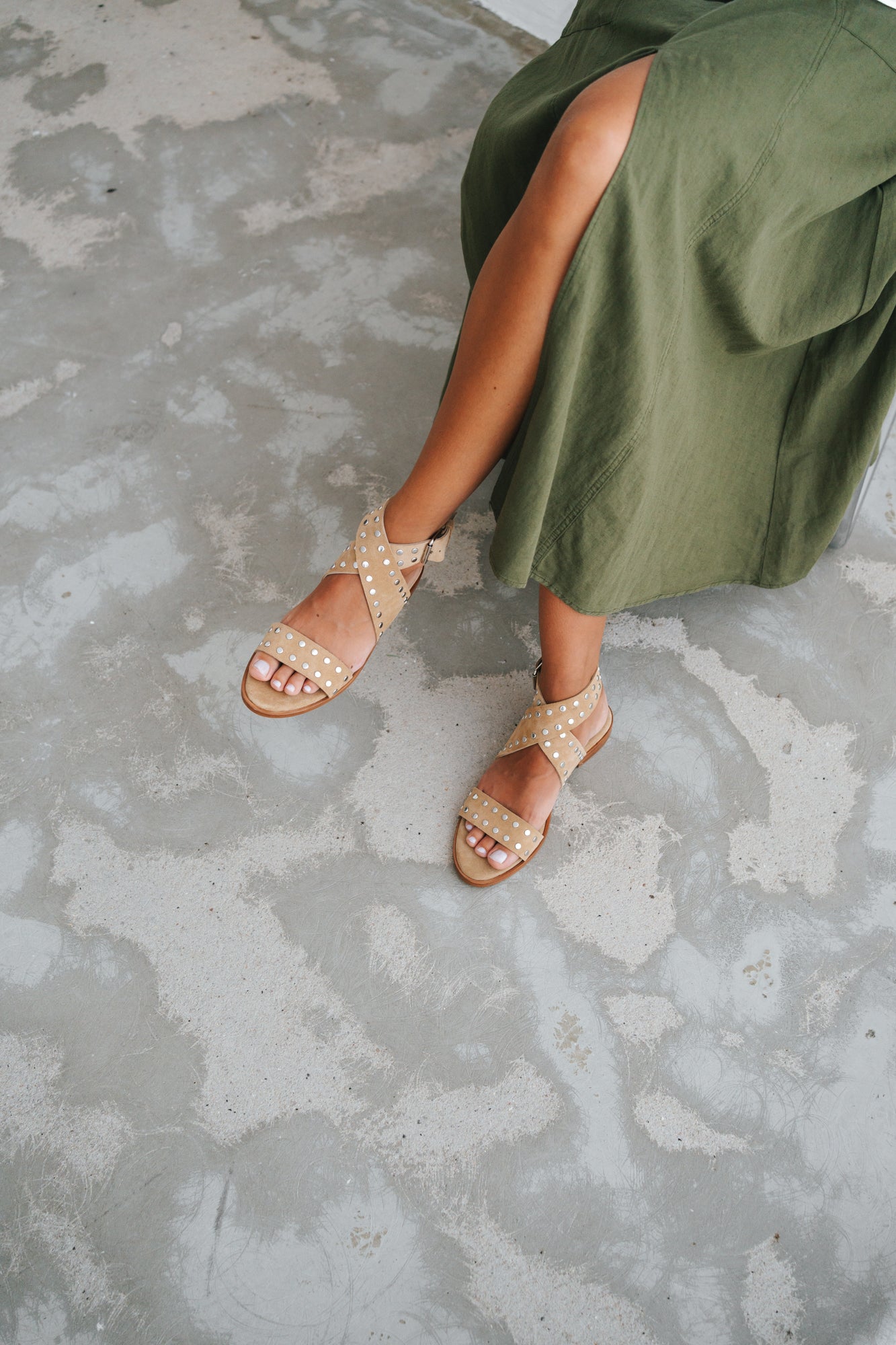 Sandálias rasas em camurça