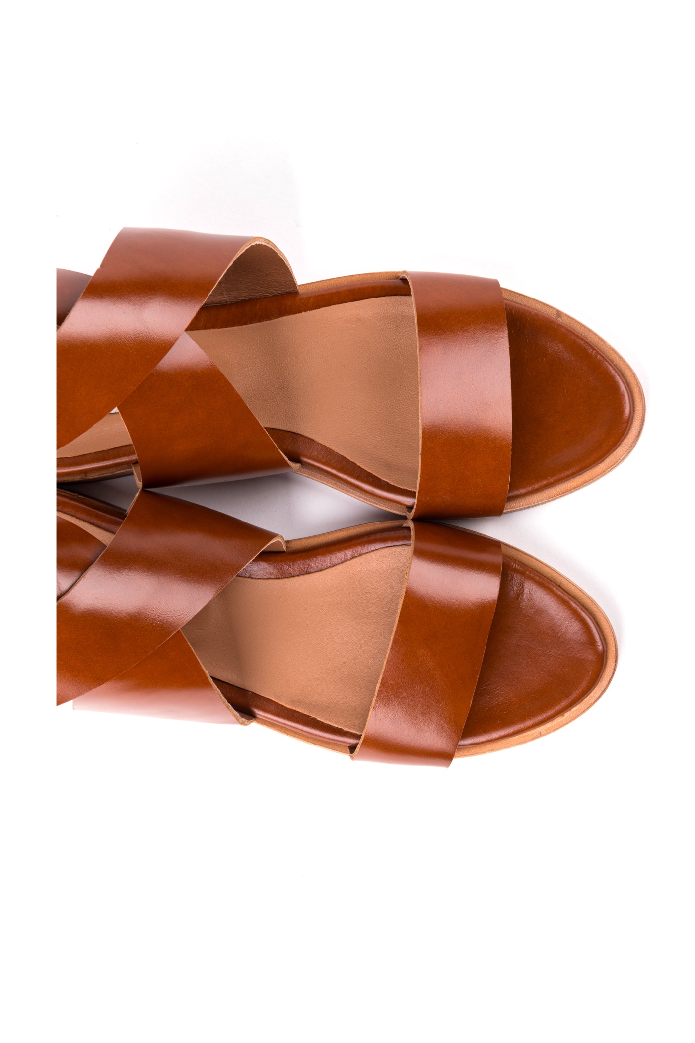 Sandálias rasas com sola em couro em pele