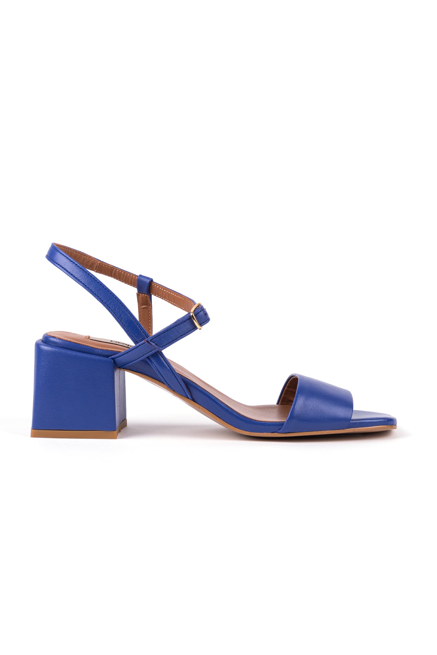 Sandálias salto médio em pele