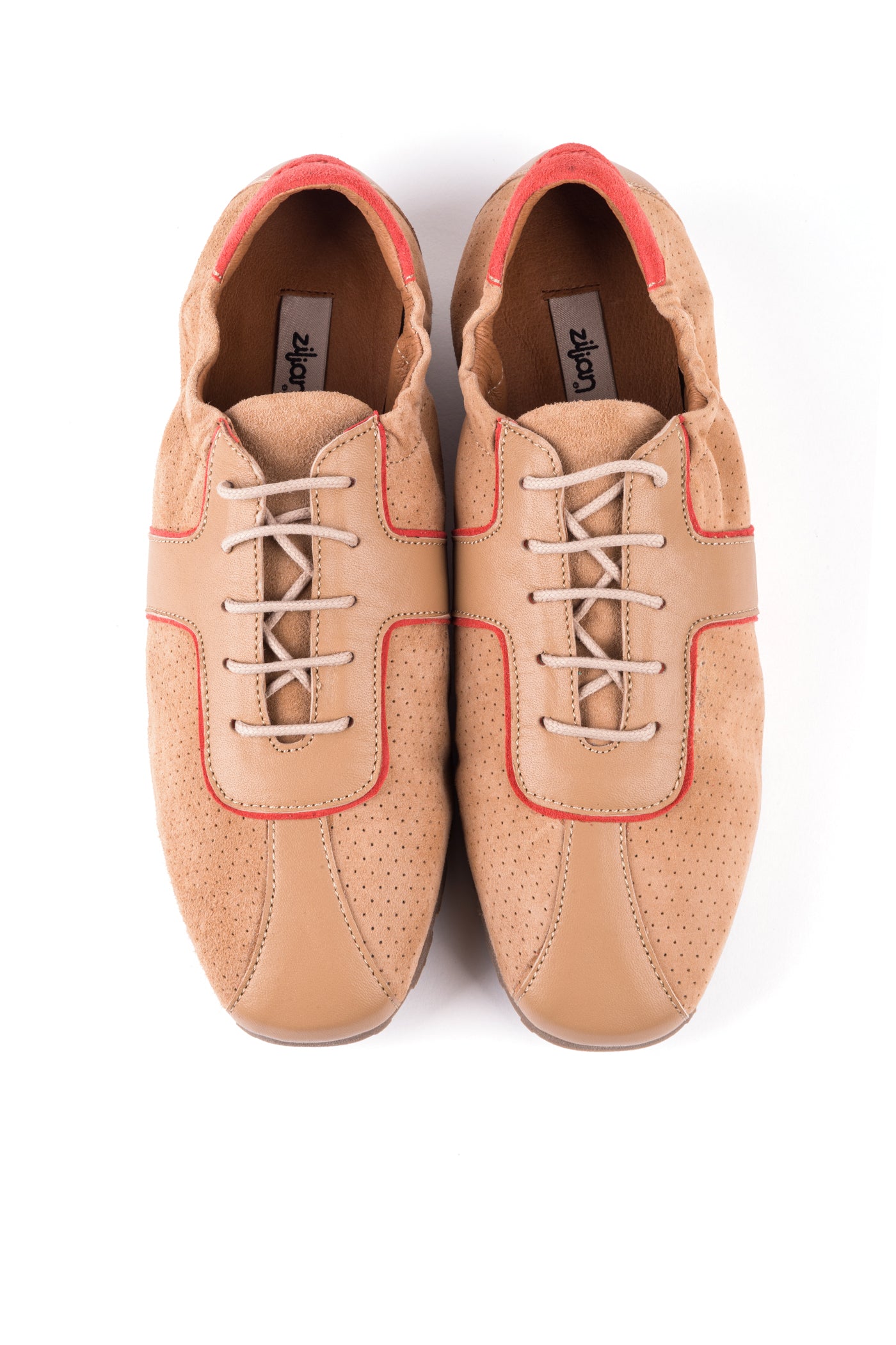 Sapato desportivo em pele microfurada