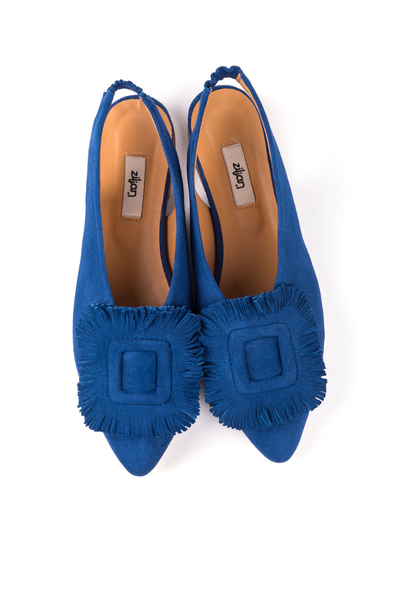 Slingbacks em camurça com aplicação de franjas em