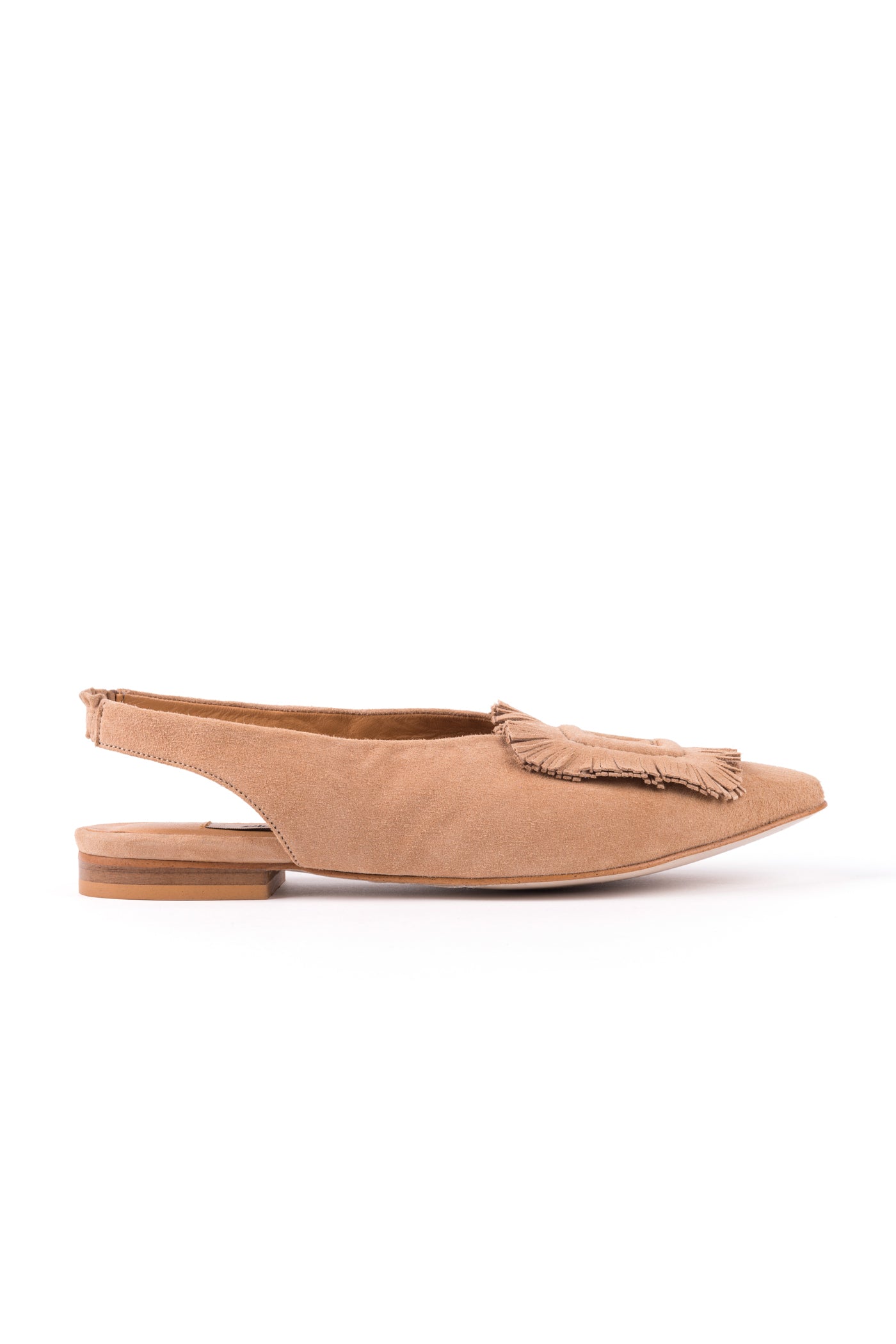 Slingbacks em camurça com aplicação de franjas em