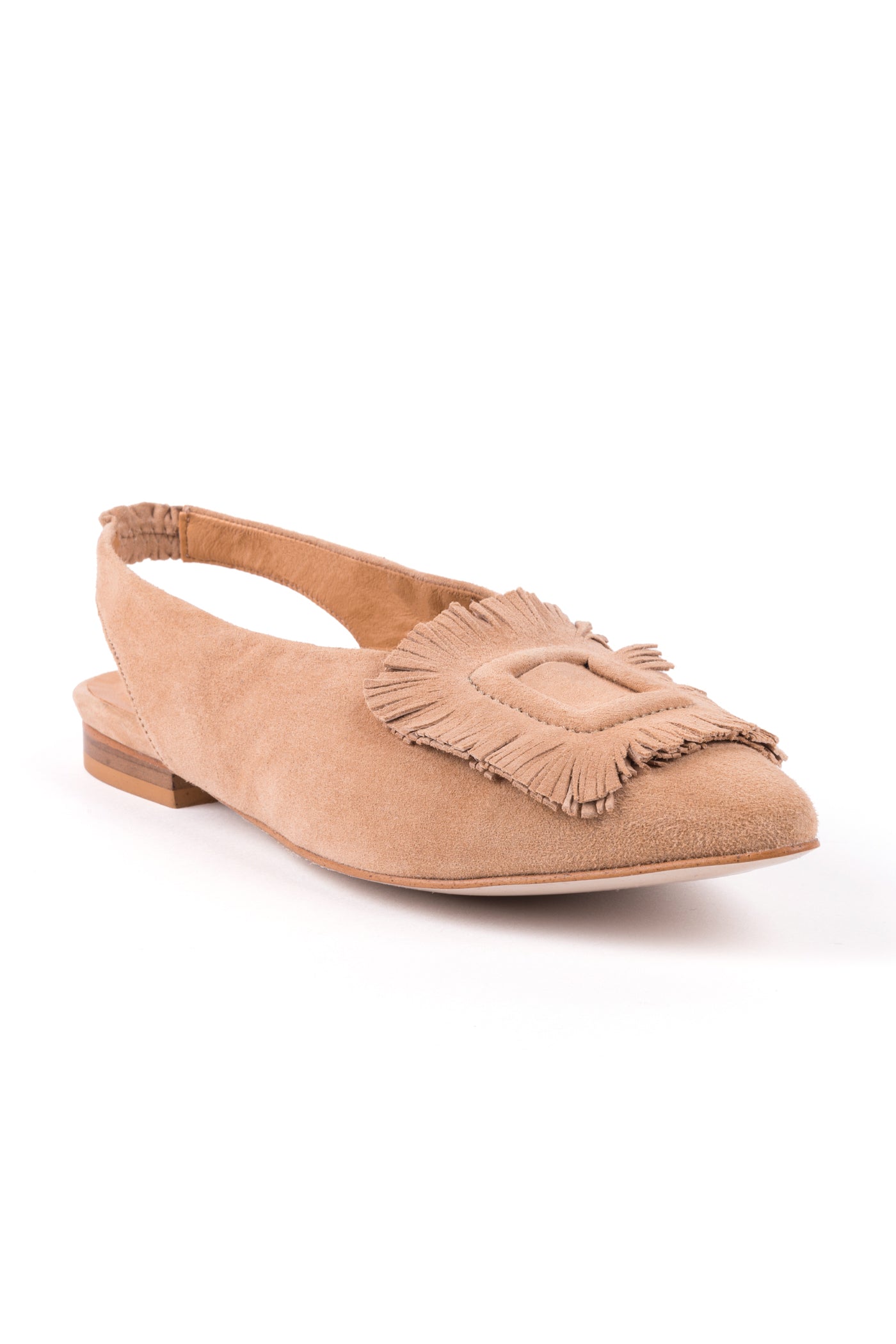 Slingbacks em camurça com aplicação de franjas em