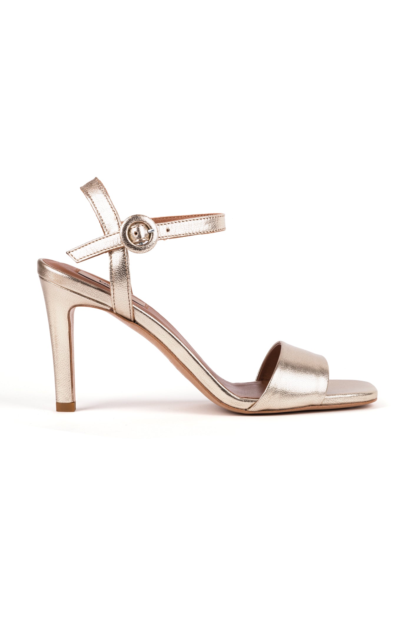 Sandálias de salto alto fino em pele metalizada