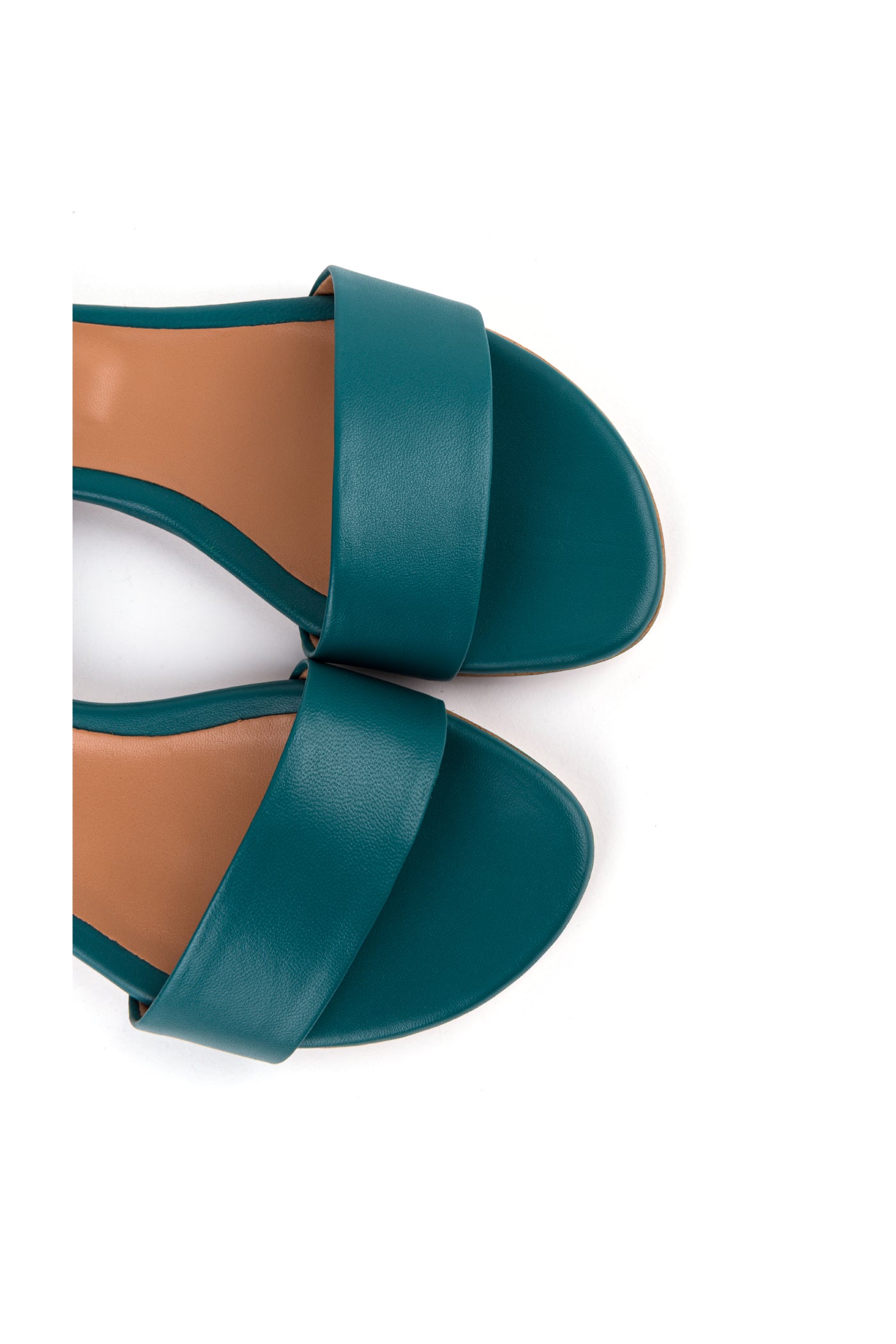 Sandálias rasas em pele