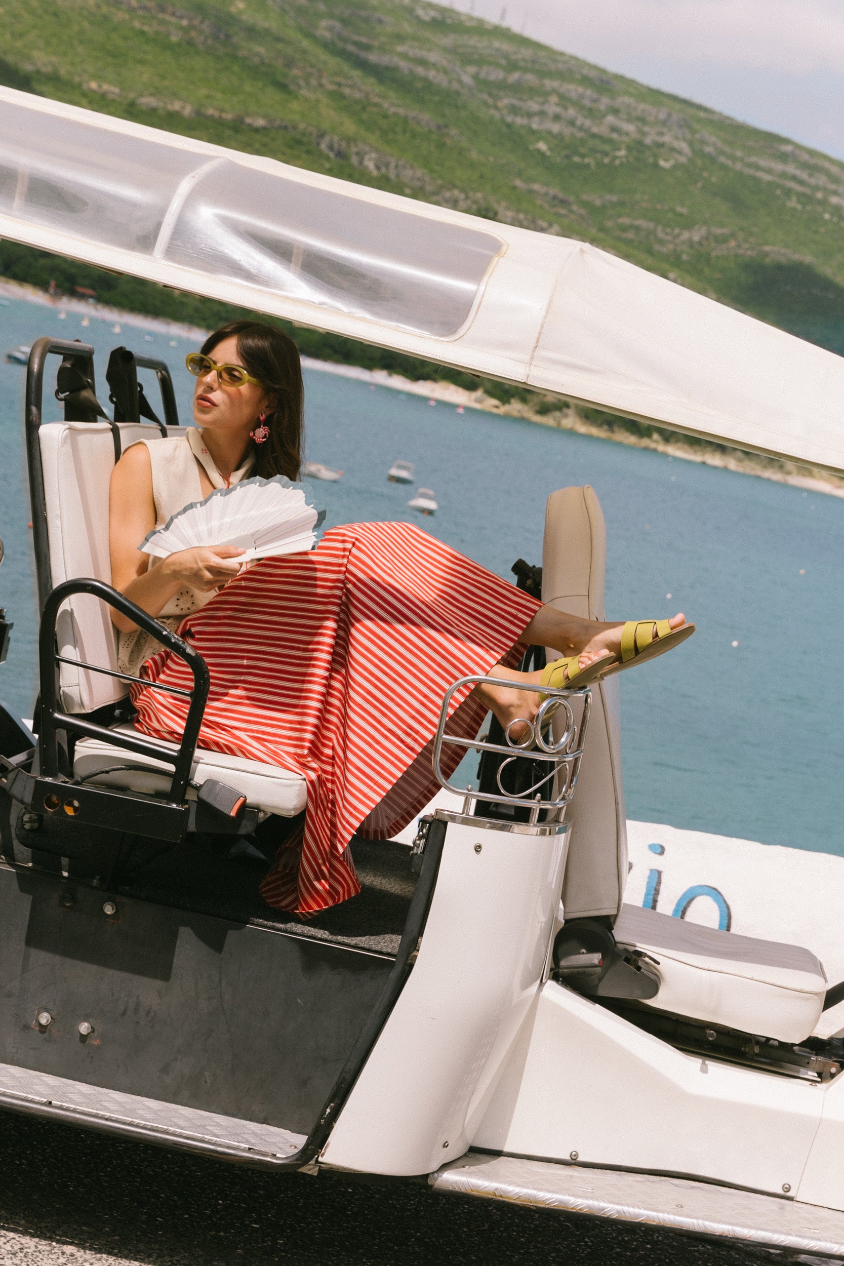 Sandálias rasas em pele