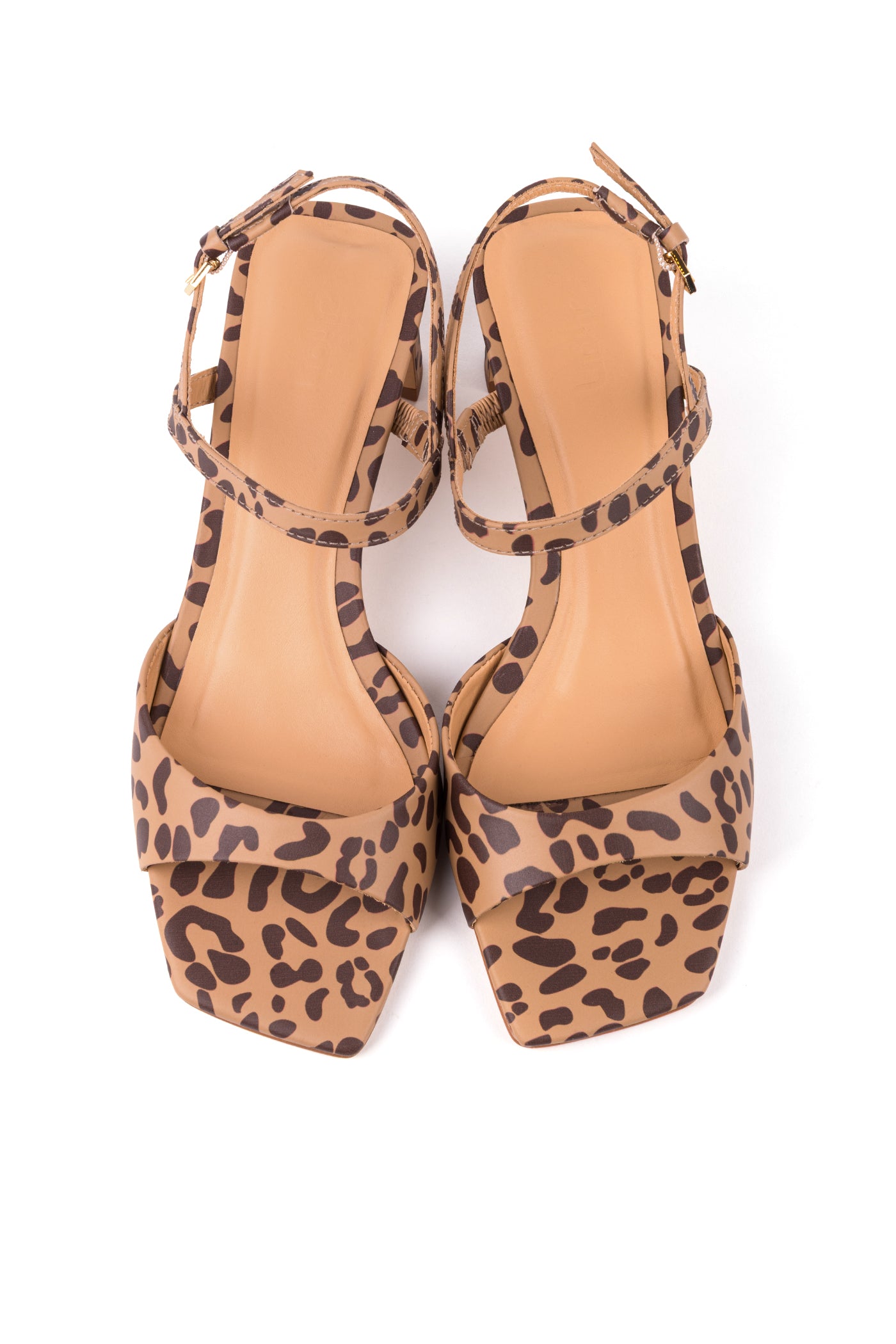 Sandálias de salto médio em pele