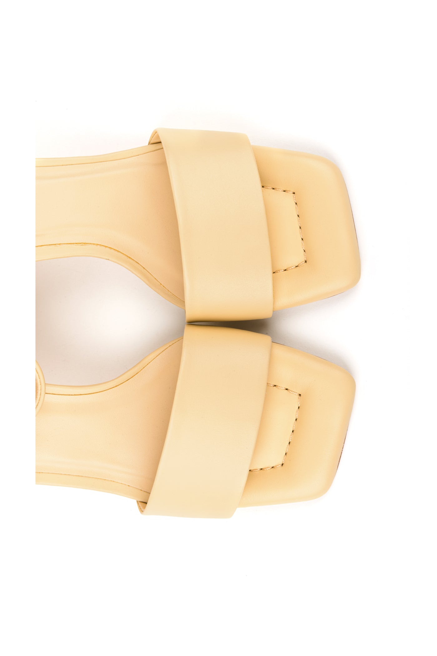 Sandálias de salto médio em pele