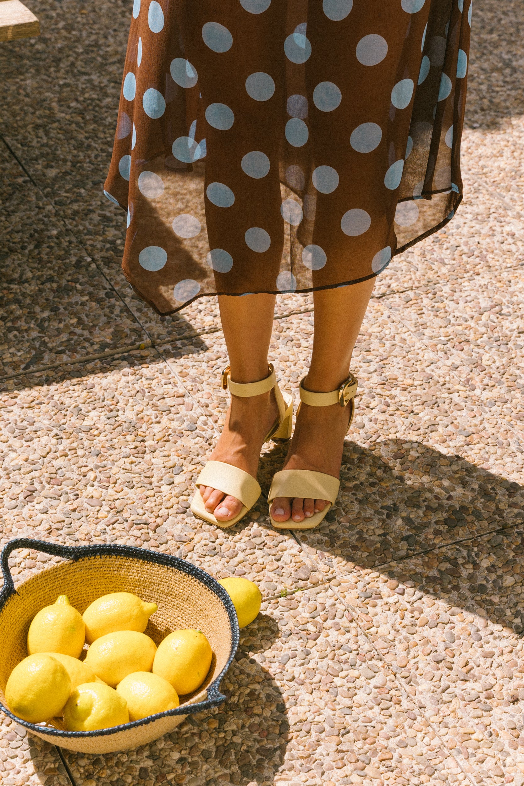Sandálias de salto médio em pele