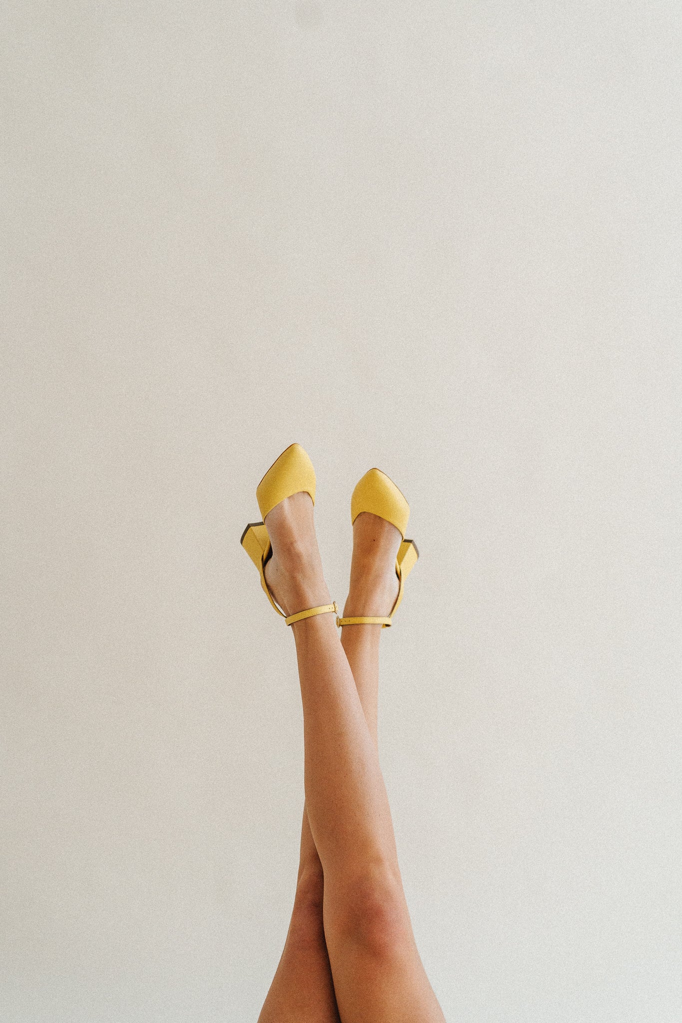 Sapatos de salto médio em pele