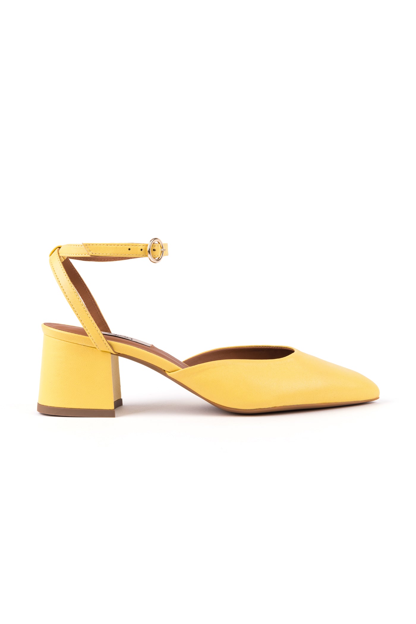 Sapatos de salto médio em pele