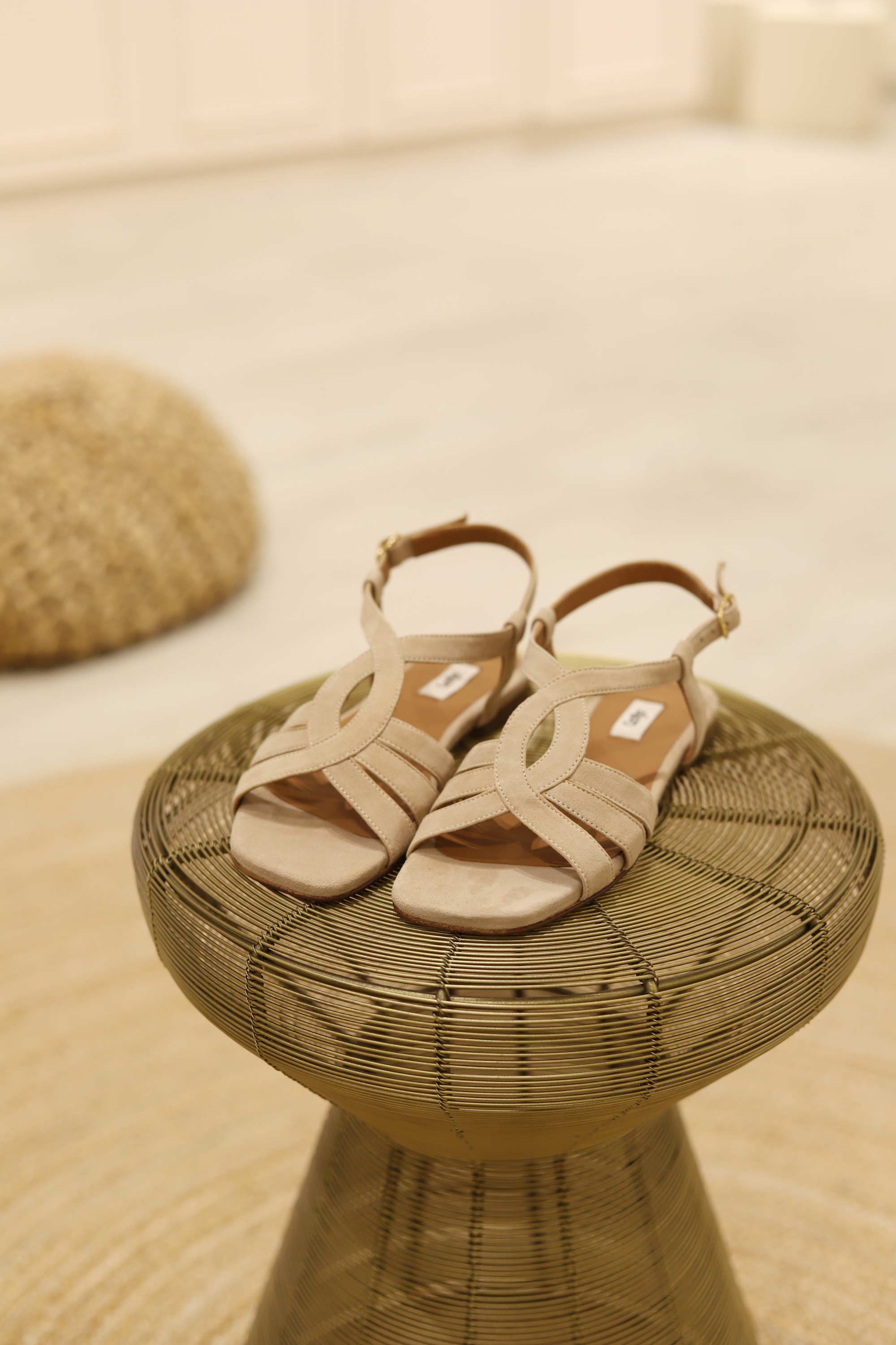 Sandálias rasas em camurça