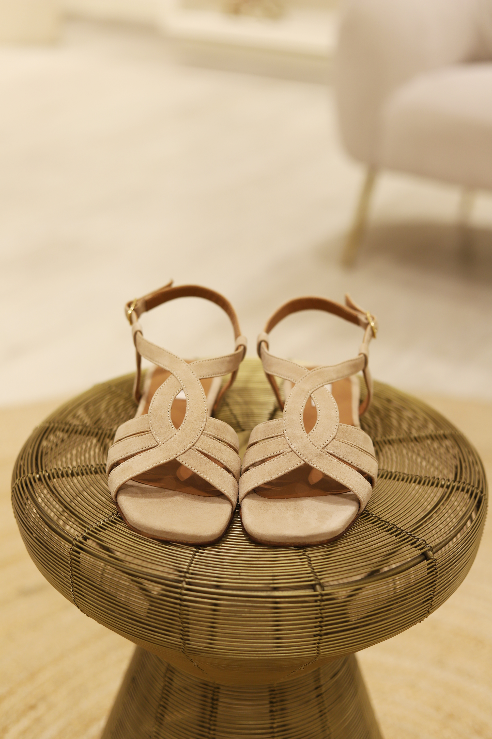 Sandálias rasas em camurça