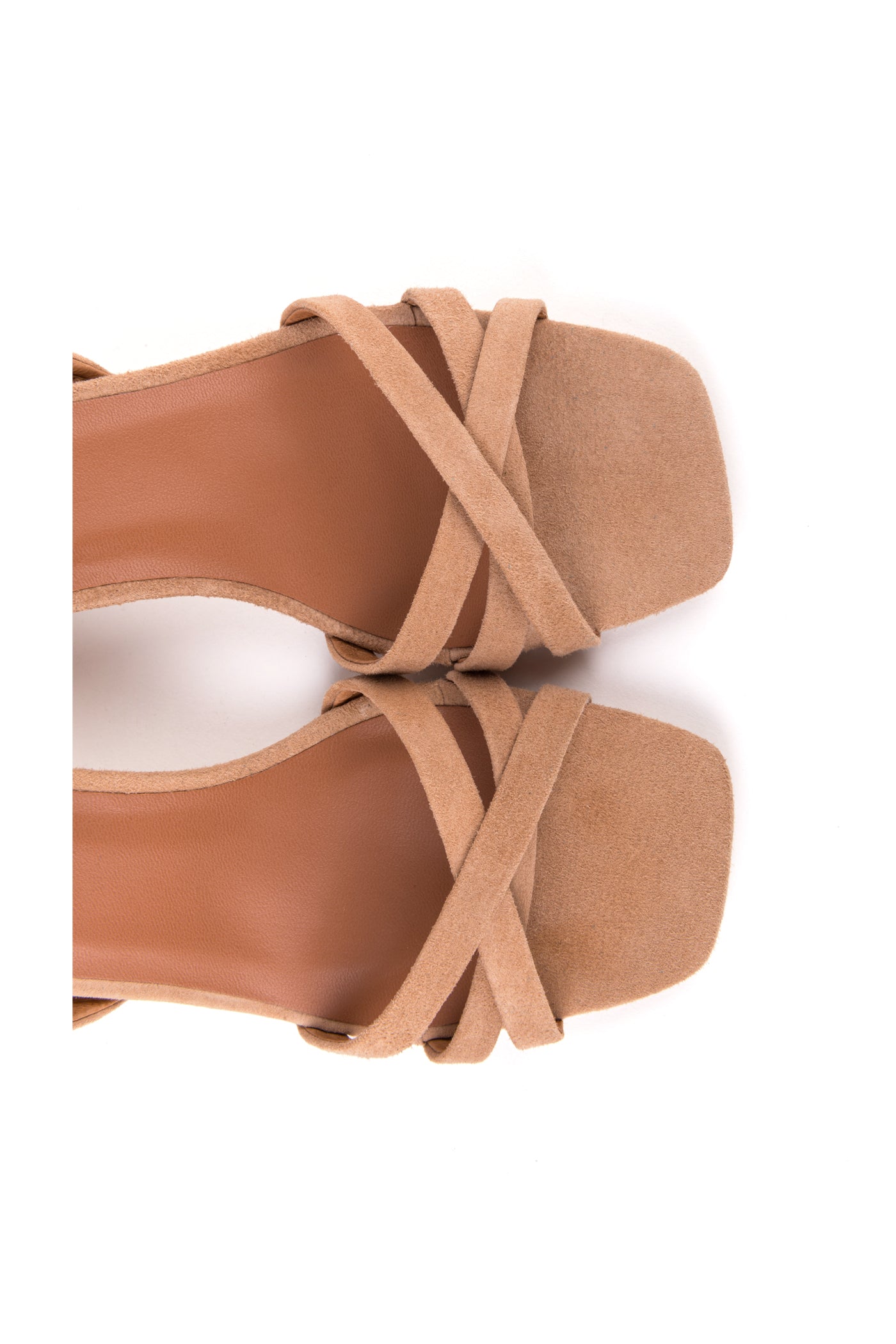 Sandália salto médio de tiras finas em camurça