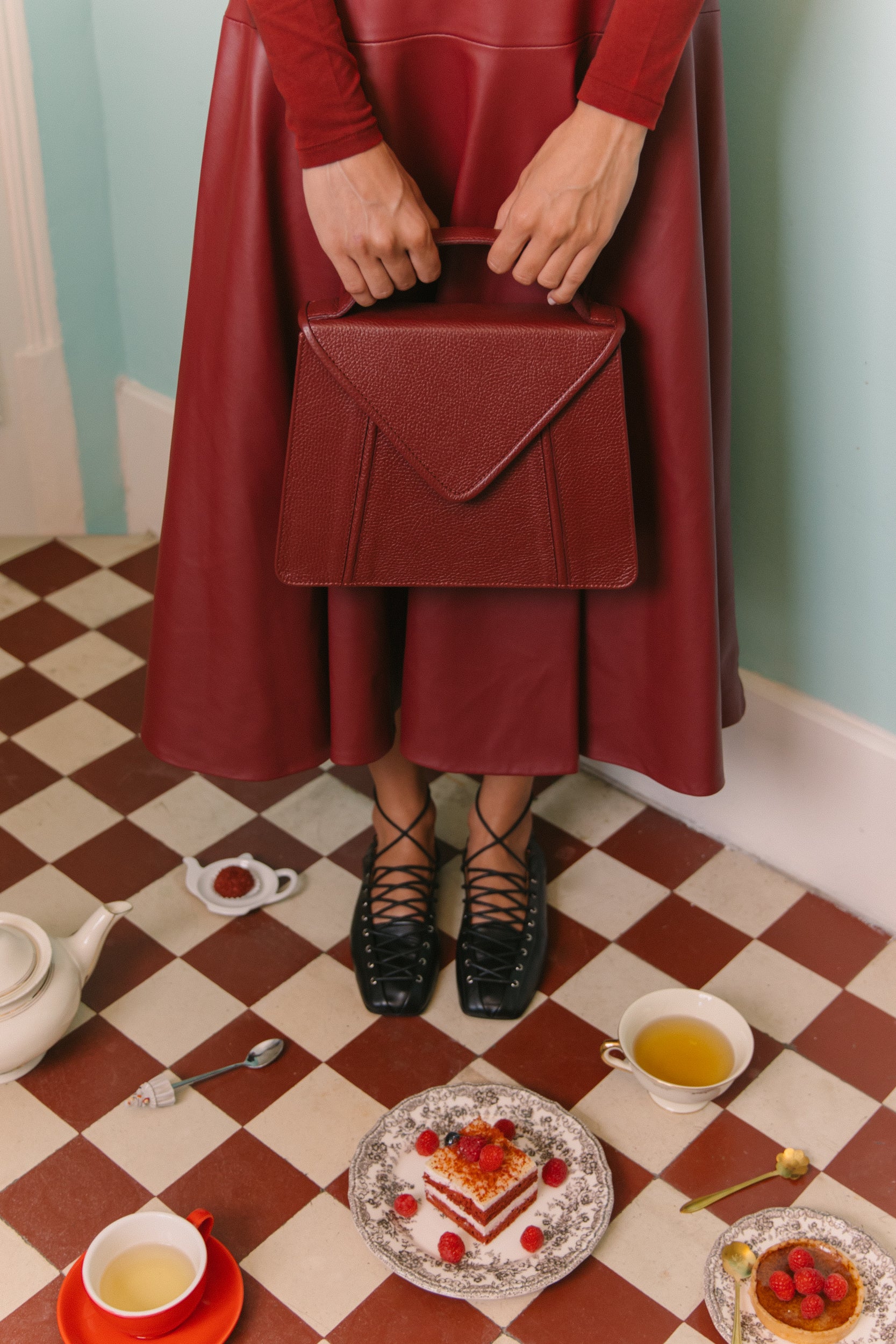 Sapato raso com ponta quadrada em pele