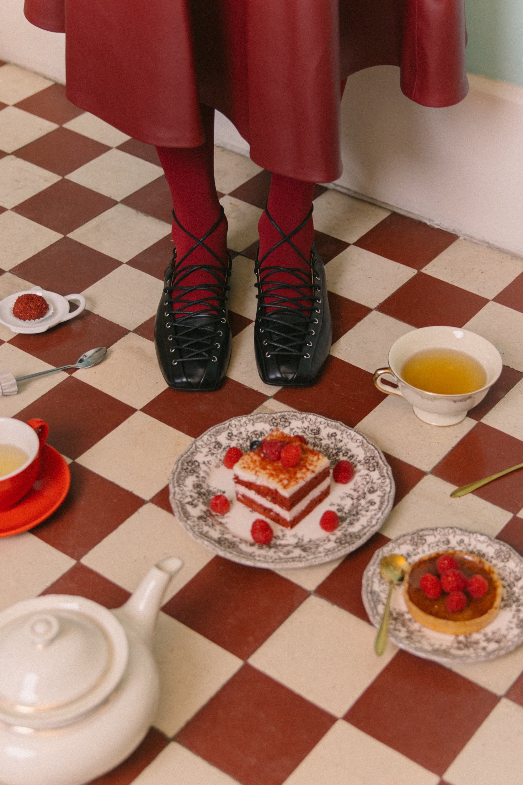 Sapato raso com ponta quadrada em pele