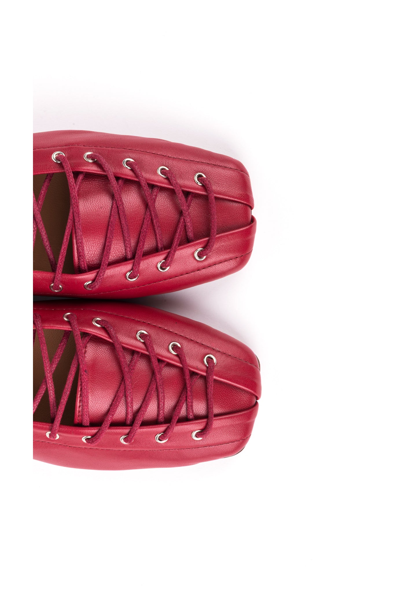 Sapato raso com ponta quadrada em pele