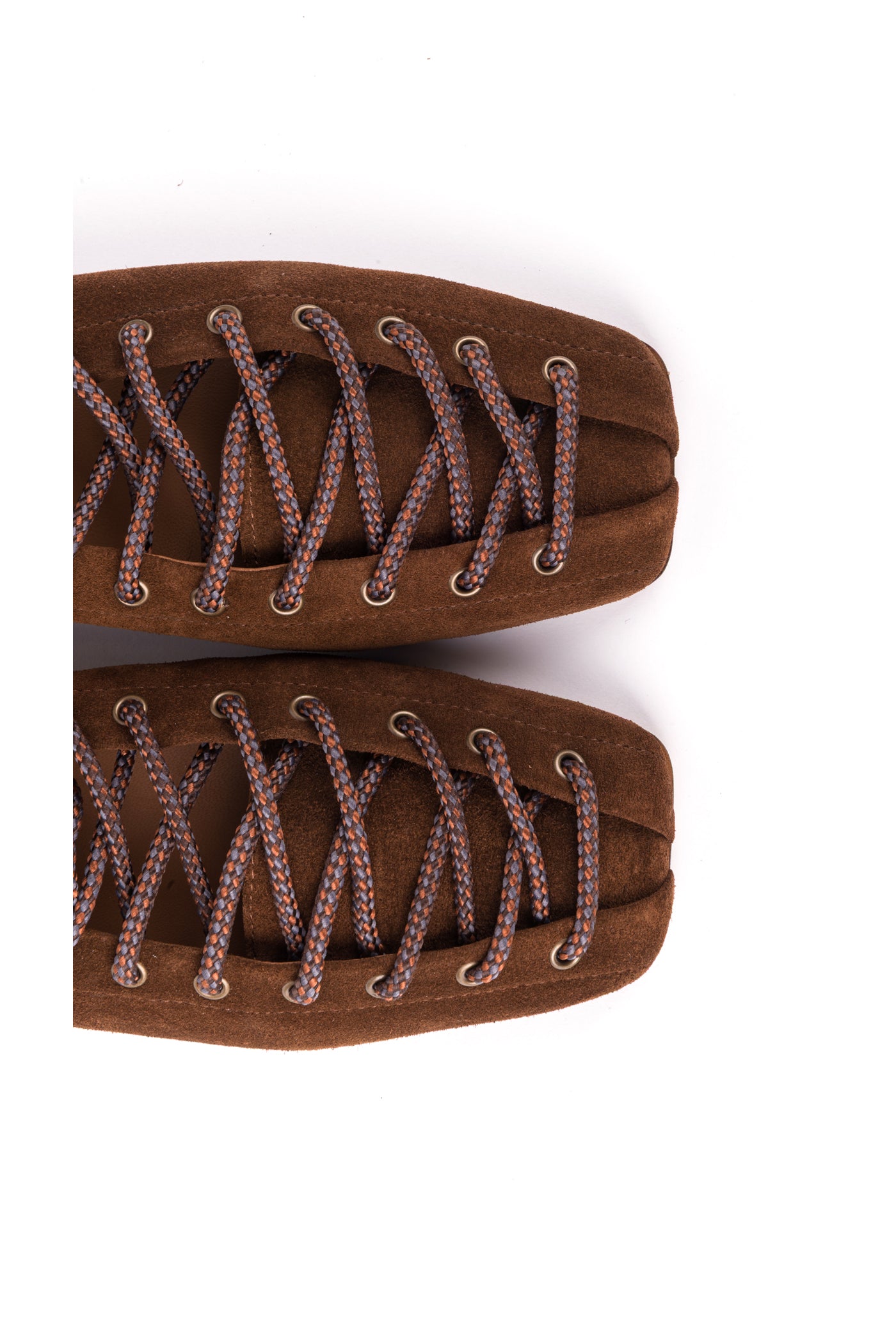 Sapato raso com ponta quadrada em croute