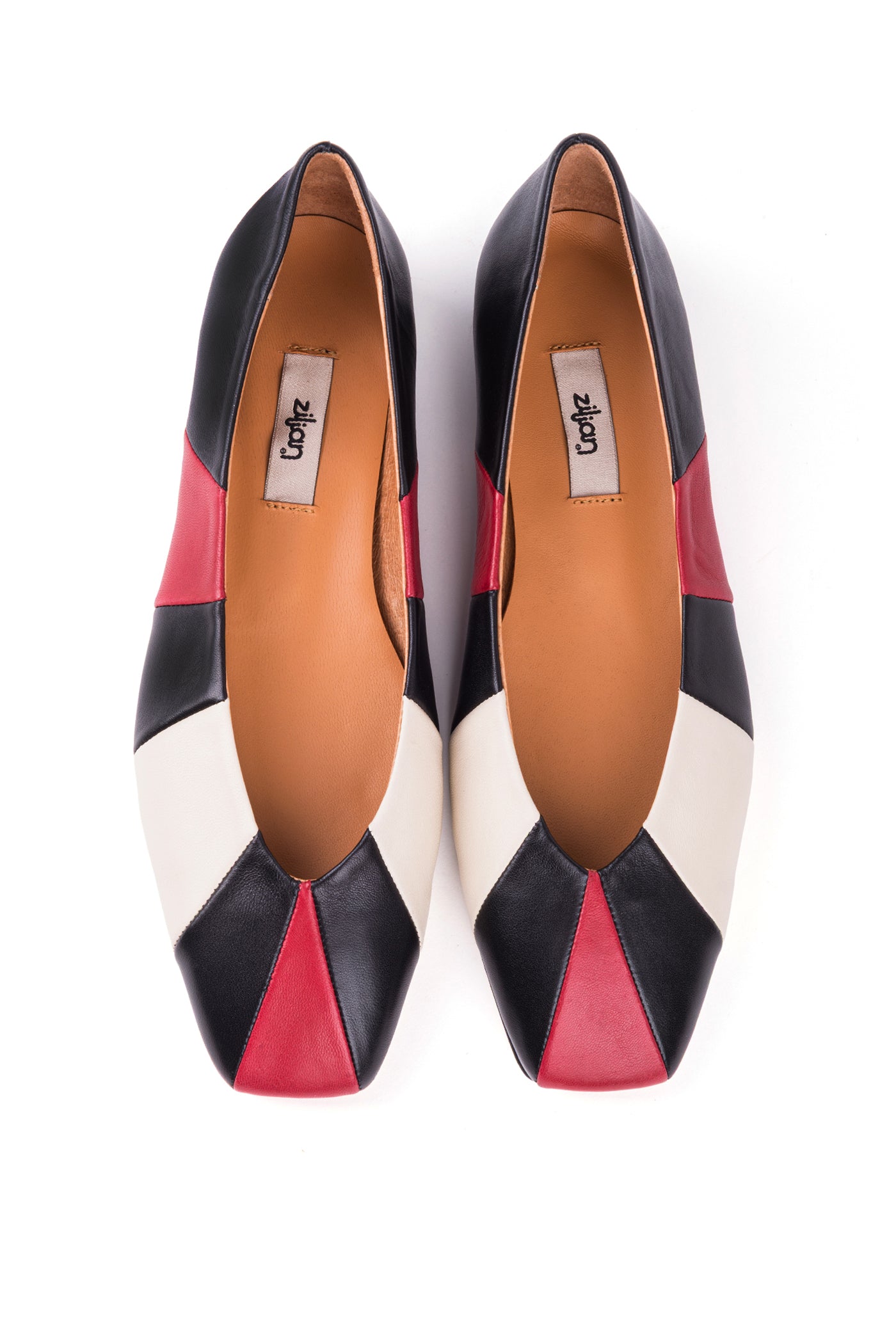 Sabrinas multicor com cortes geométricos e biqueira quadrada em