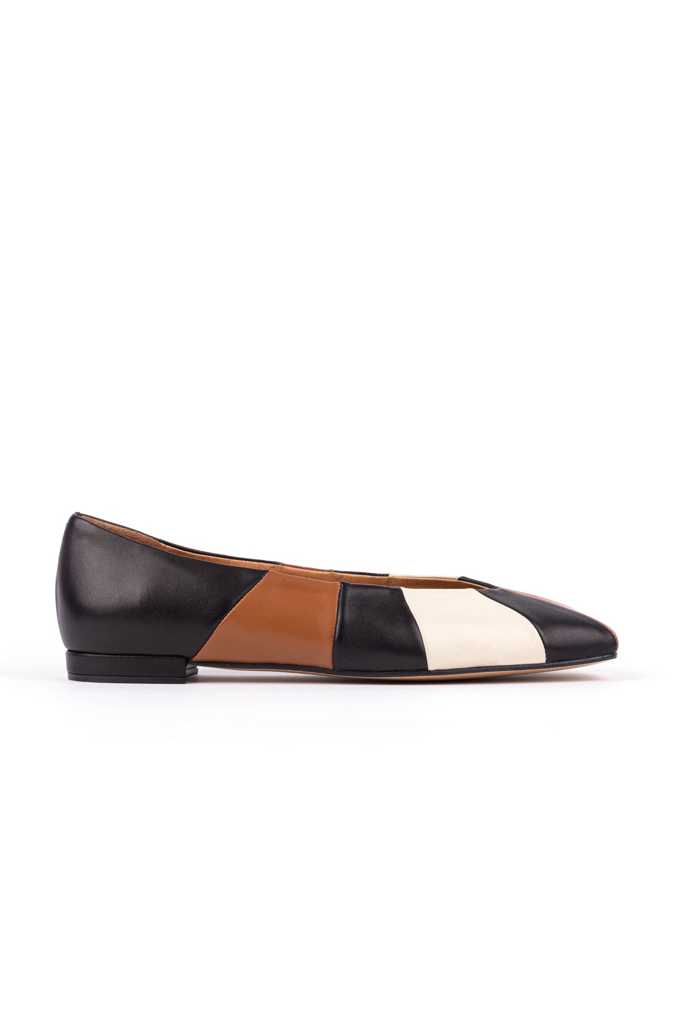 Sabrinas multicor com cortes geométricos e biqueira quadrada em