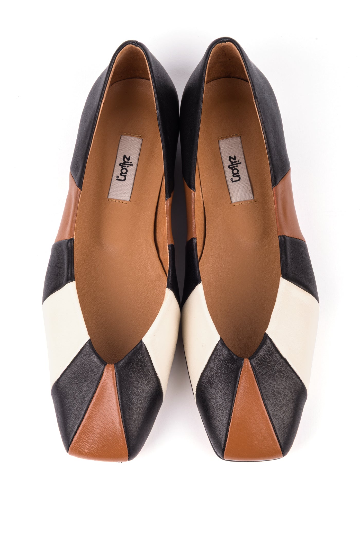 Sabrinas multicor com cortes geométricos e biqueira quadrada em