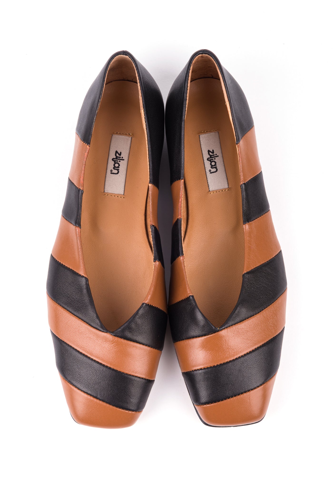 Sabrinas bicolor com biqueira quadrada em