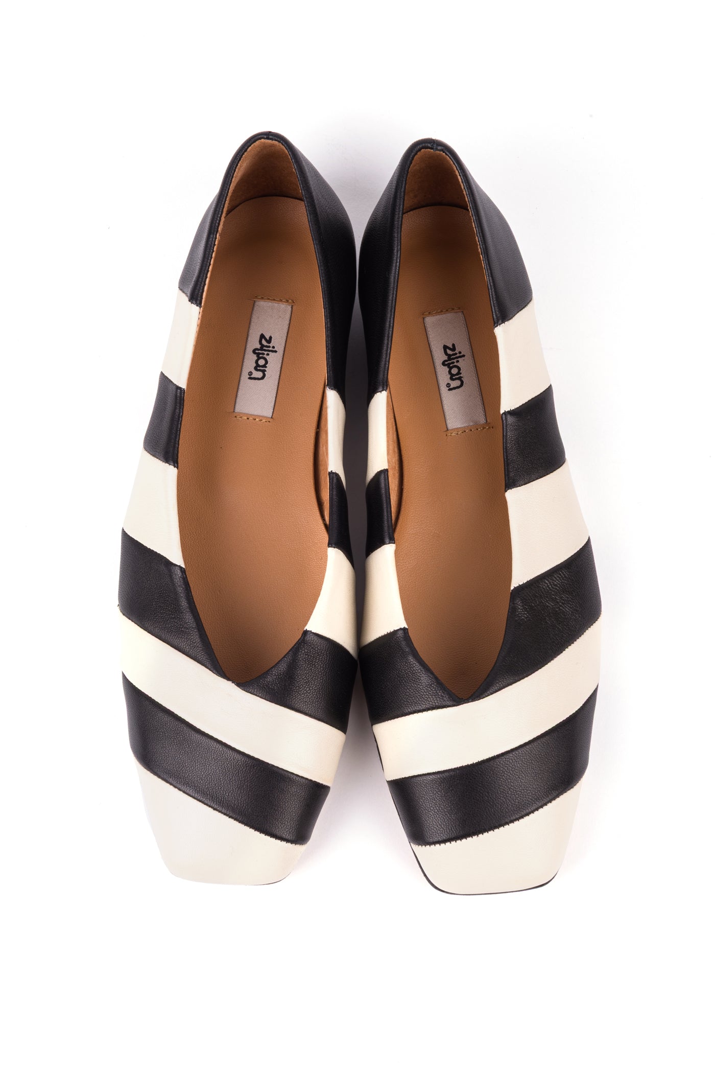 Sabrinas multicolor com cortes geométricos e biqueira quadrada em