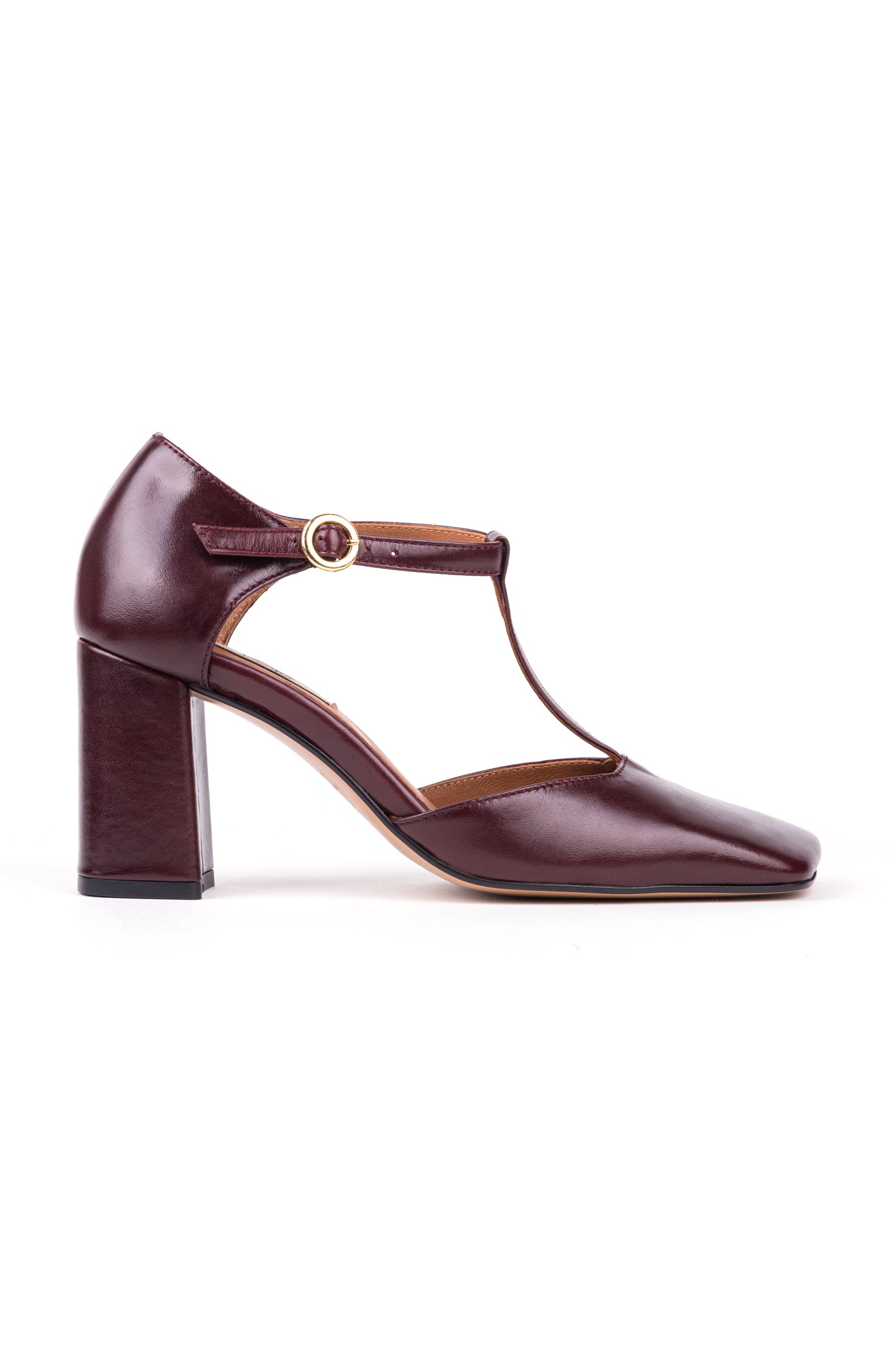 Sapatos de salto alto modelo t-bar em pele