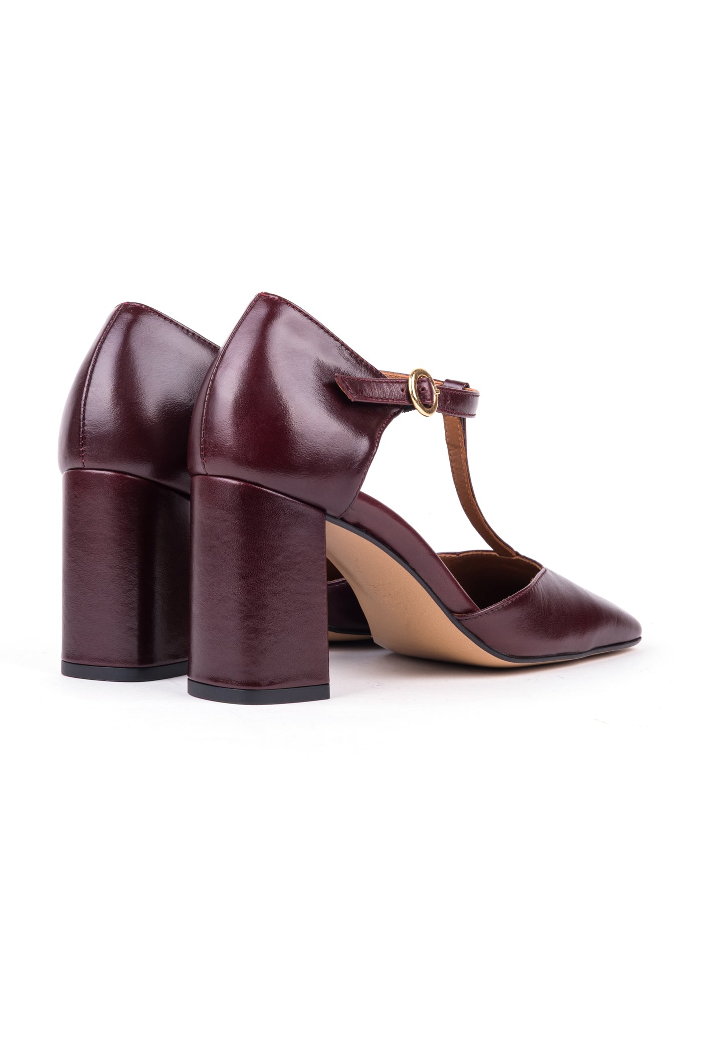 Sapatos de salto alto modelo t-bar em pele