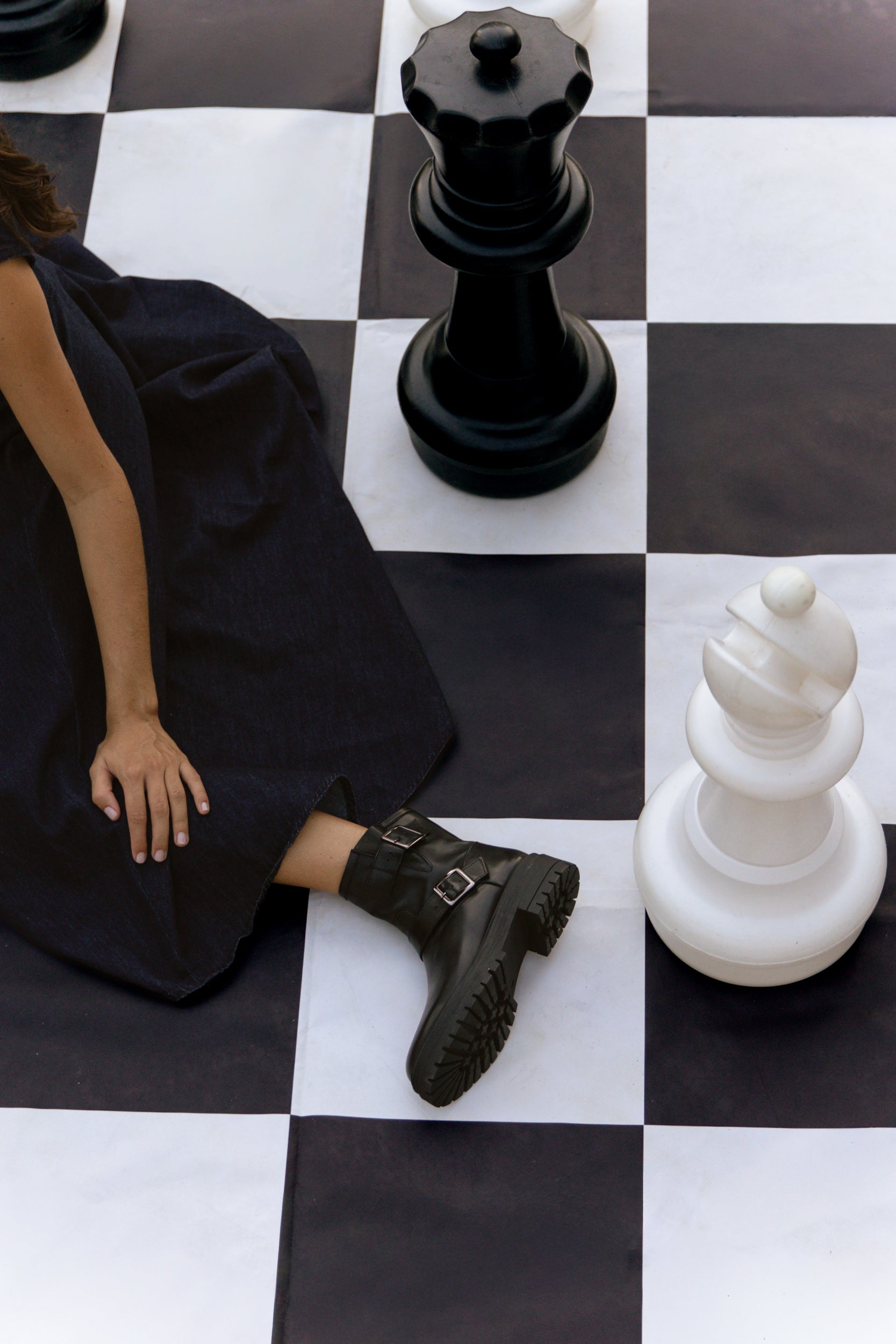 Botas biker com fivelas em pele