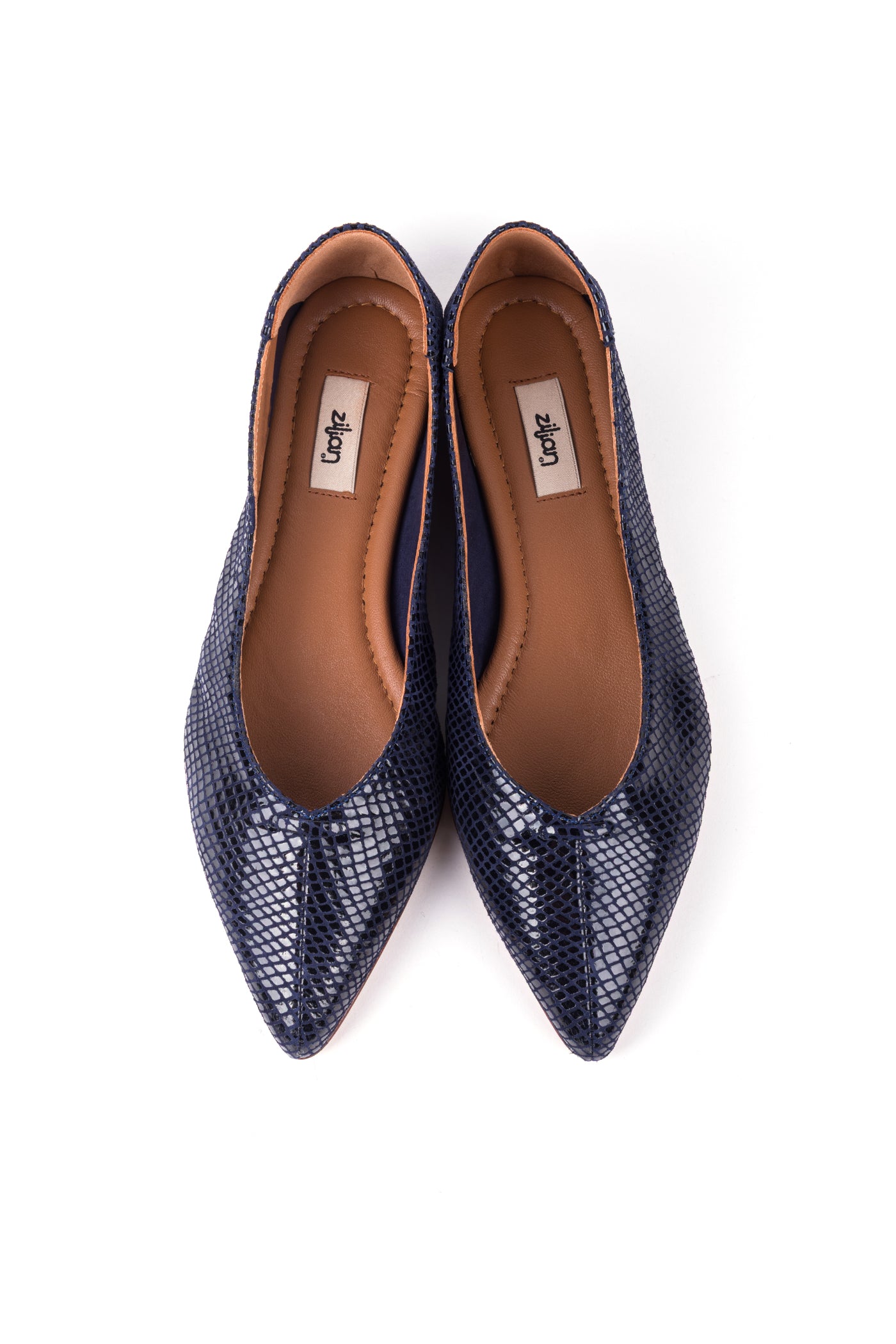 Sabrinas rasas bicudas em camurça print animal