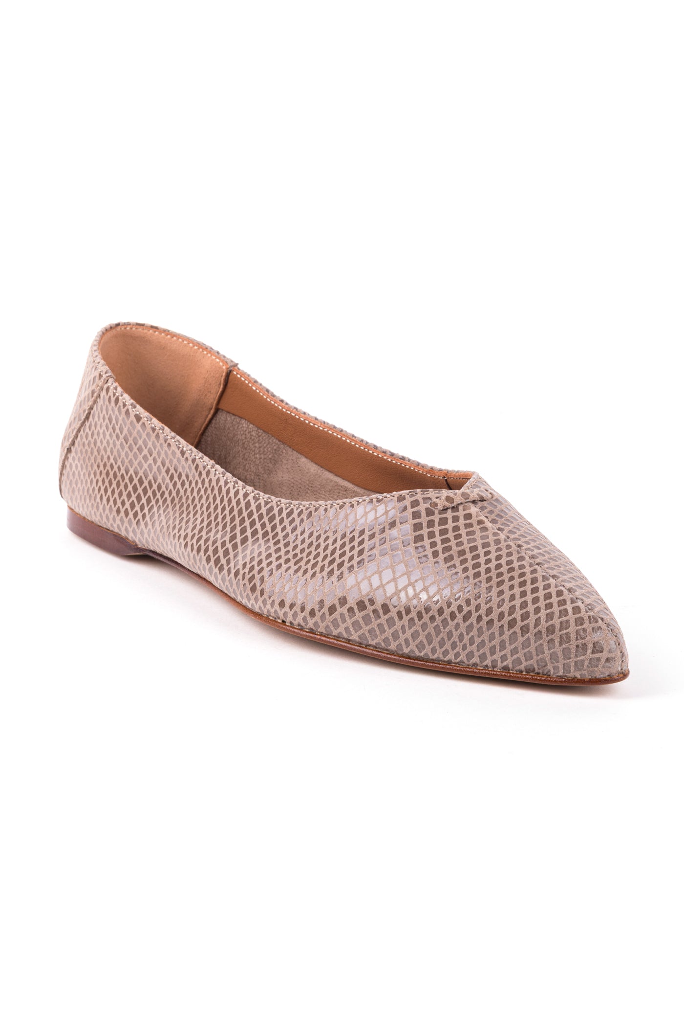 Sabrinas rasas bicudas em camurça print animal