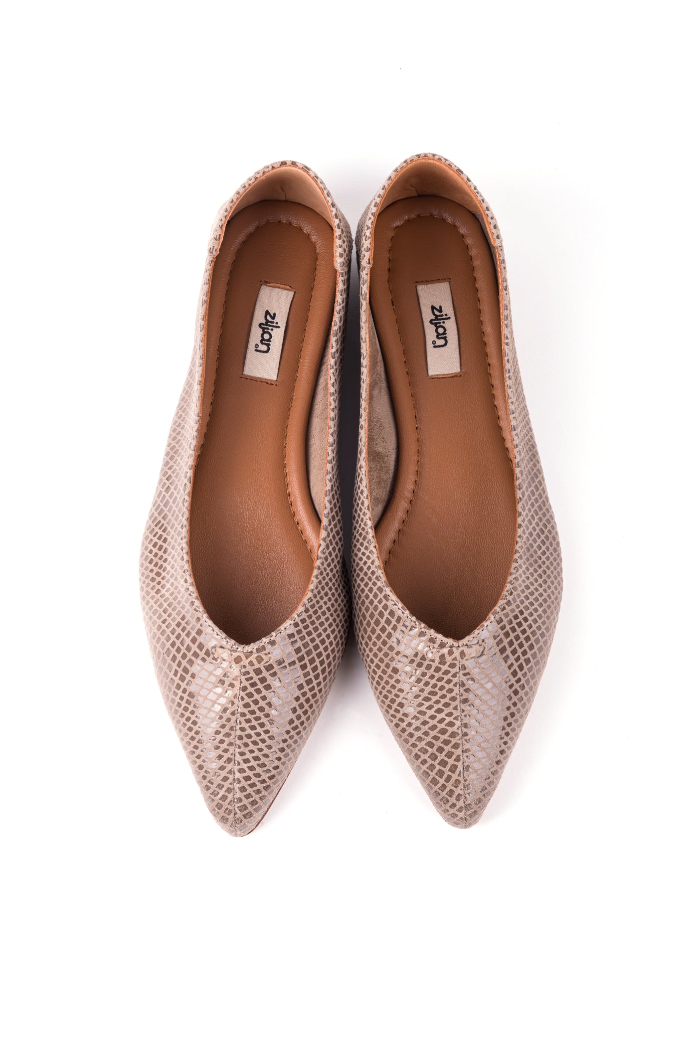 Sabrinas rasas bicudas em camurça print animal