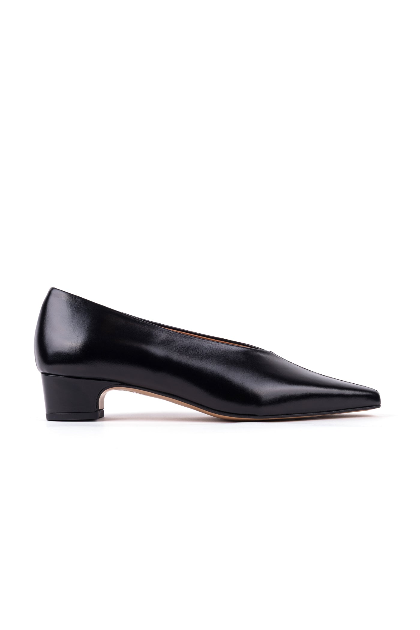 Sapatos de salto médio em pele