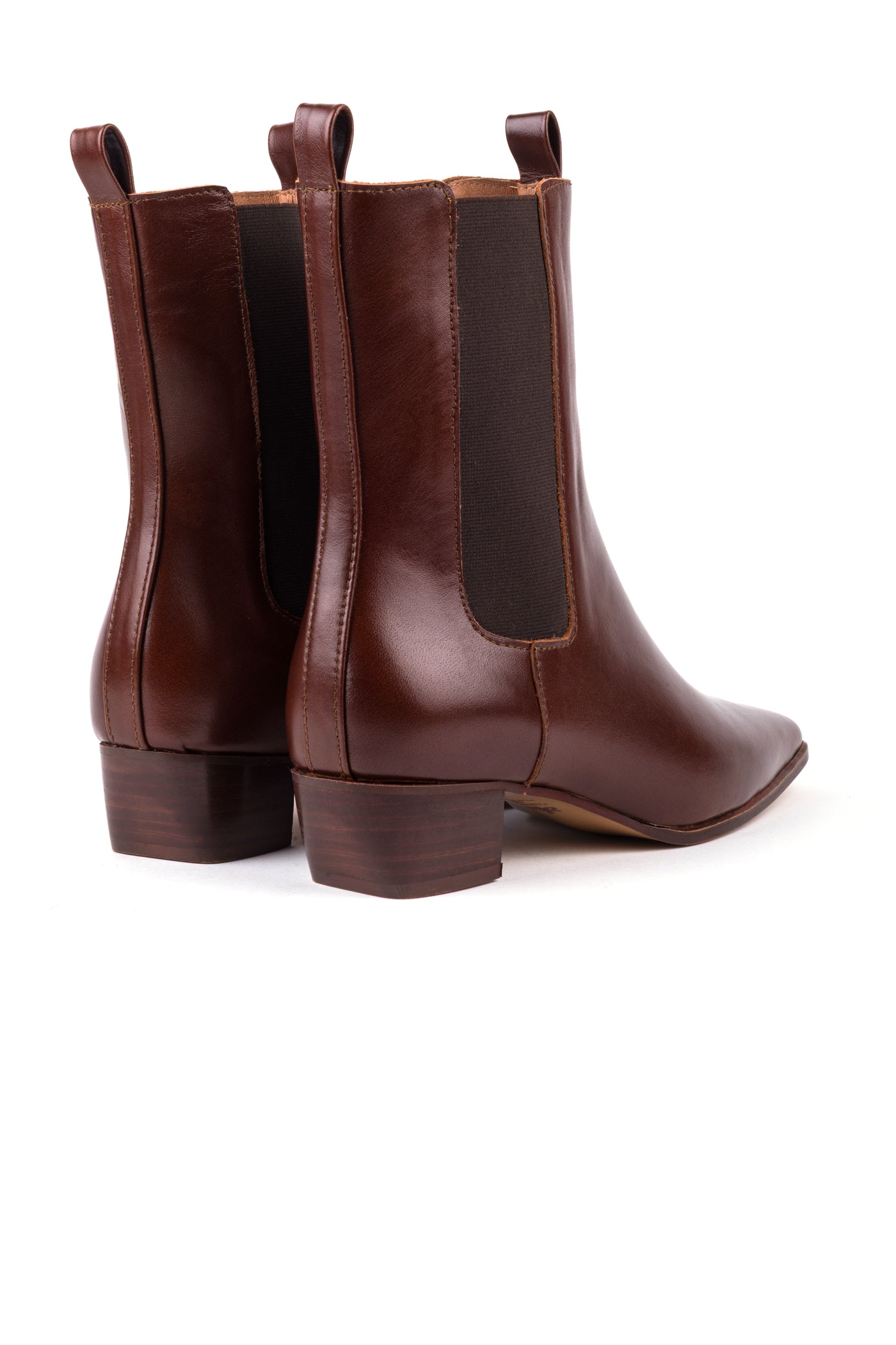 Botas chelsea de salto médio em pele