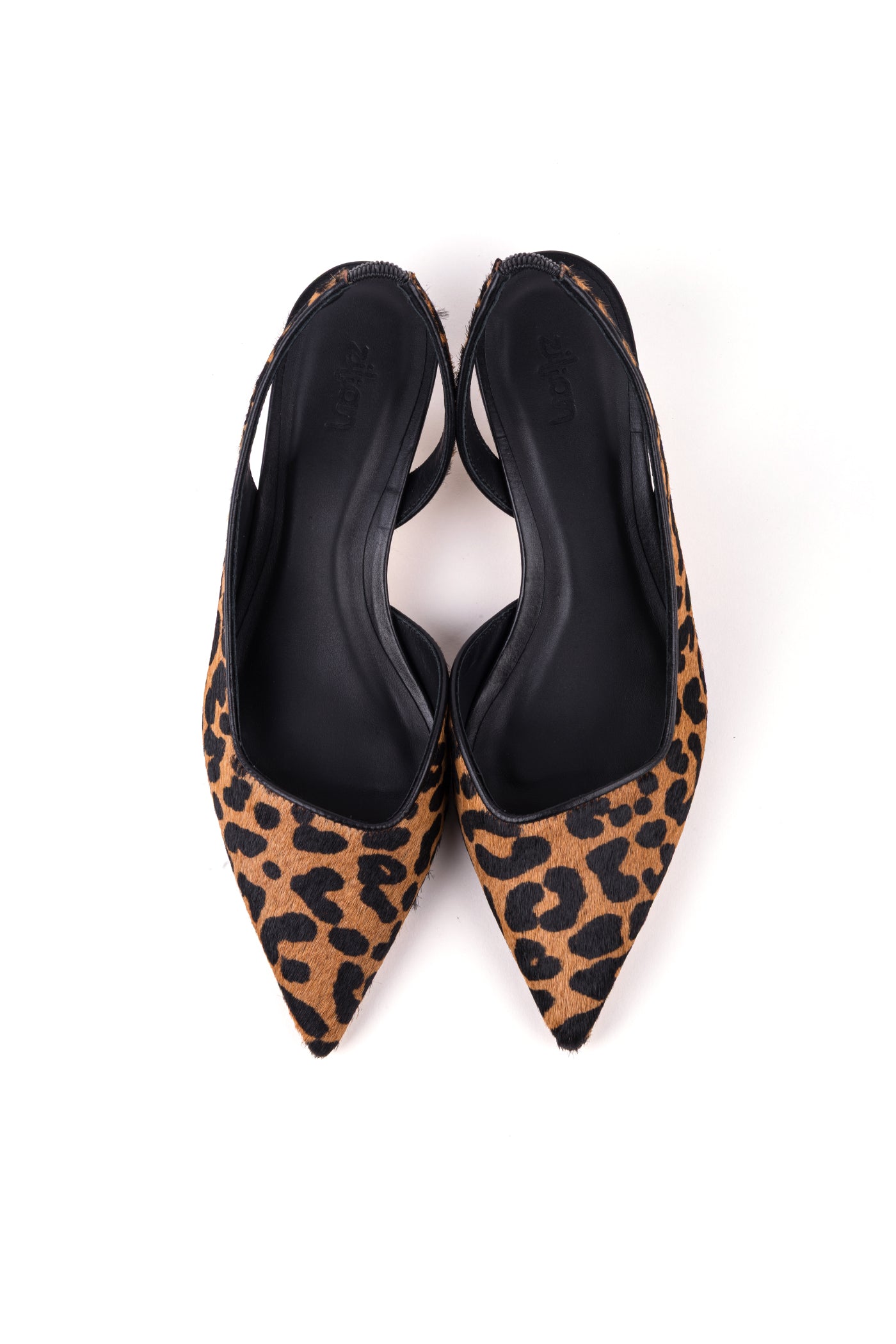 Sapatos de salto médio em pêlo