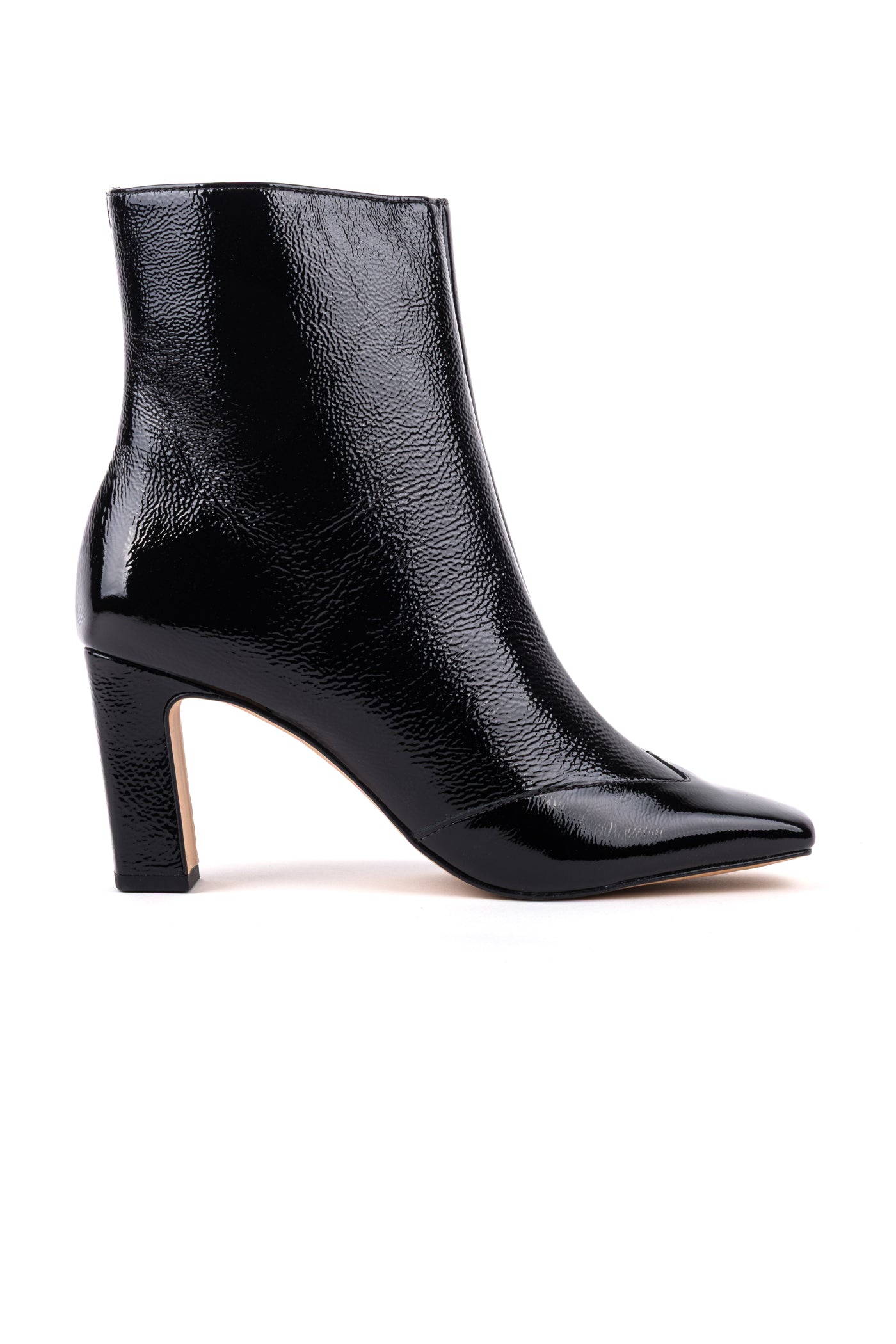 Botas de salto alto em verniz