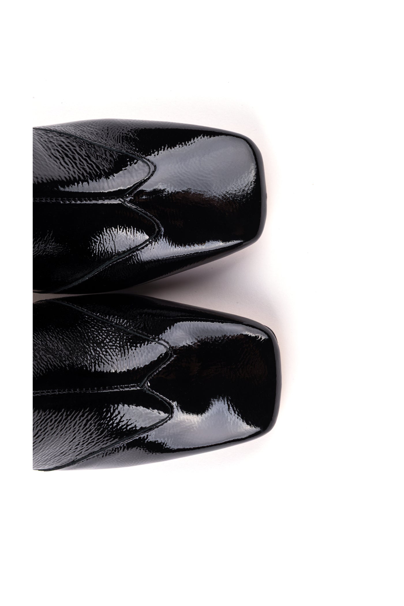 Botas de salto alto em verniz