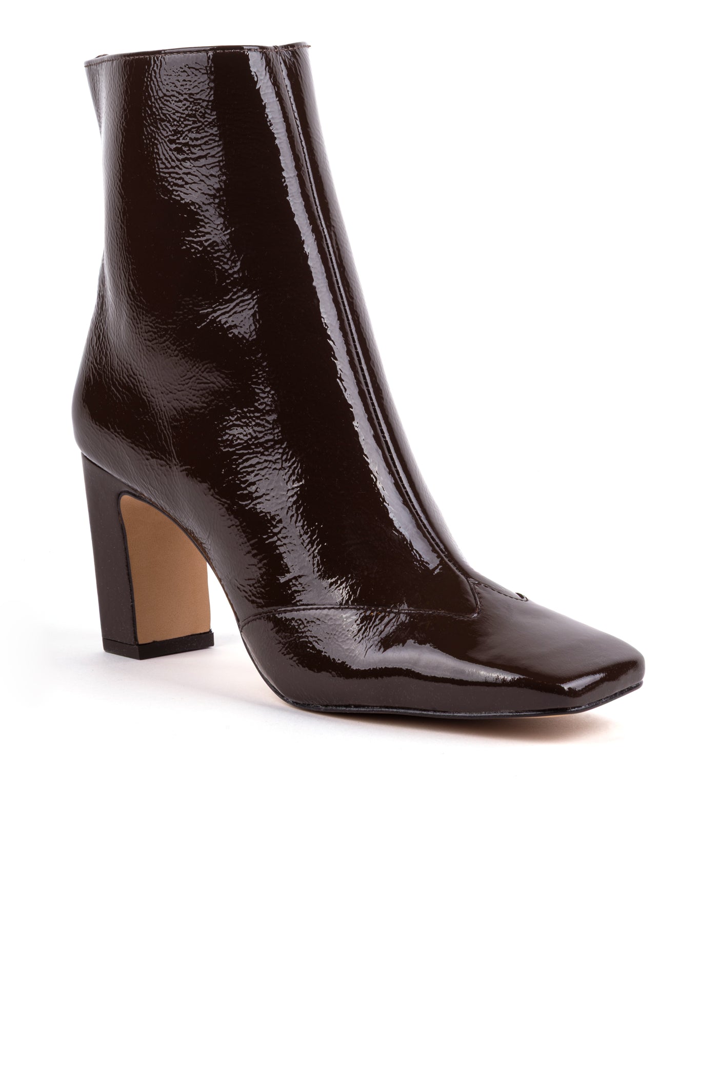 Botas de salto alto em verniz