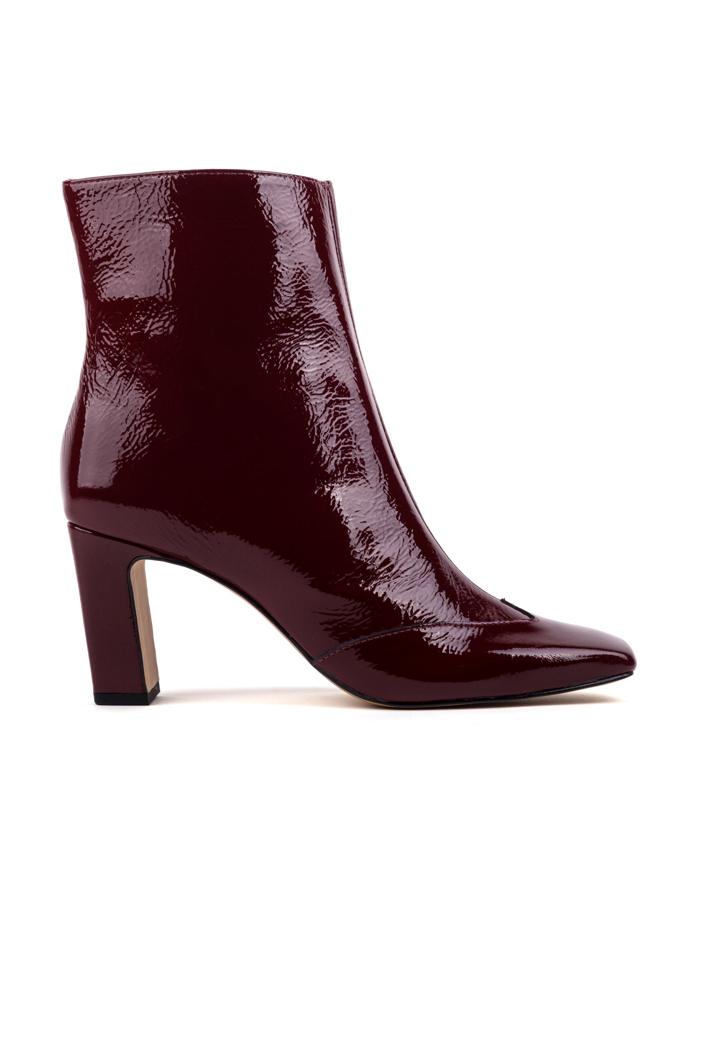 Botas de salto alto em verniz