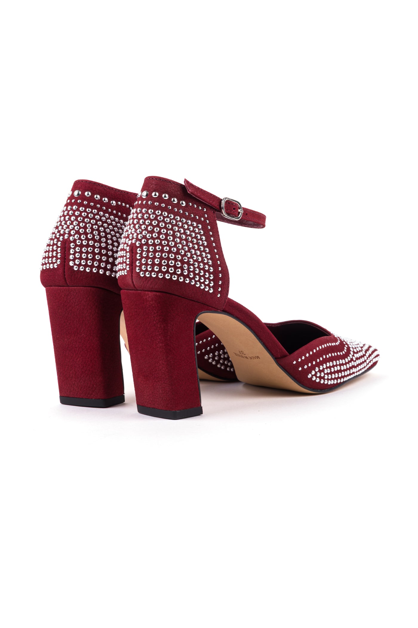 Sapatos de salto alto clássicos em nobuck