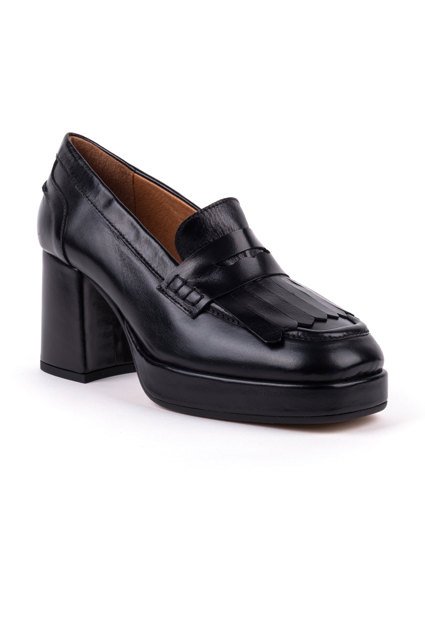 Sapatos de salto alto com franjas em pele