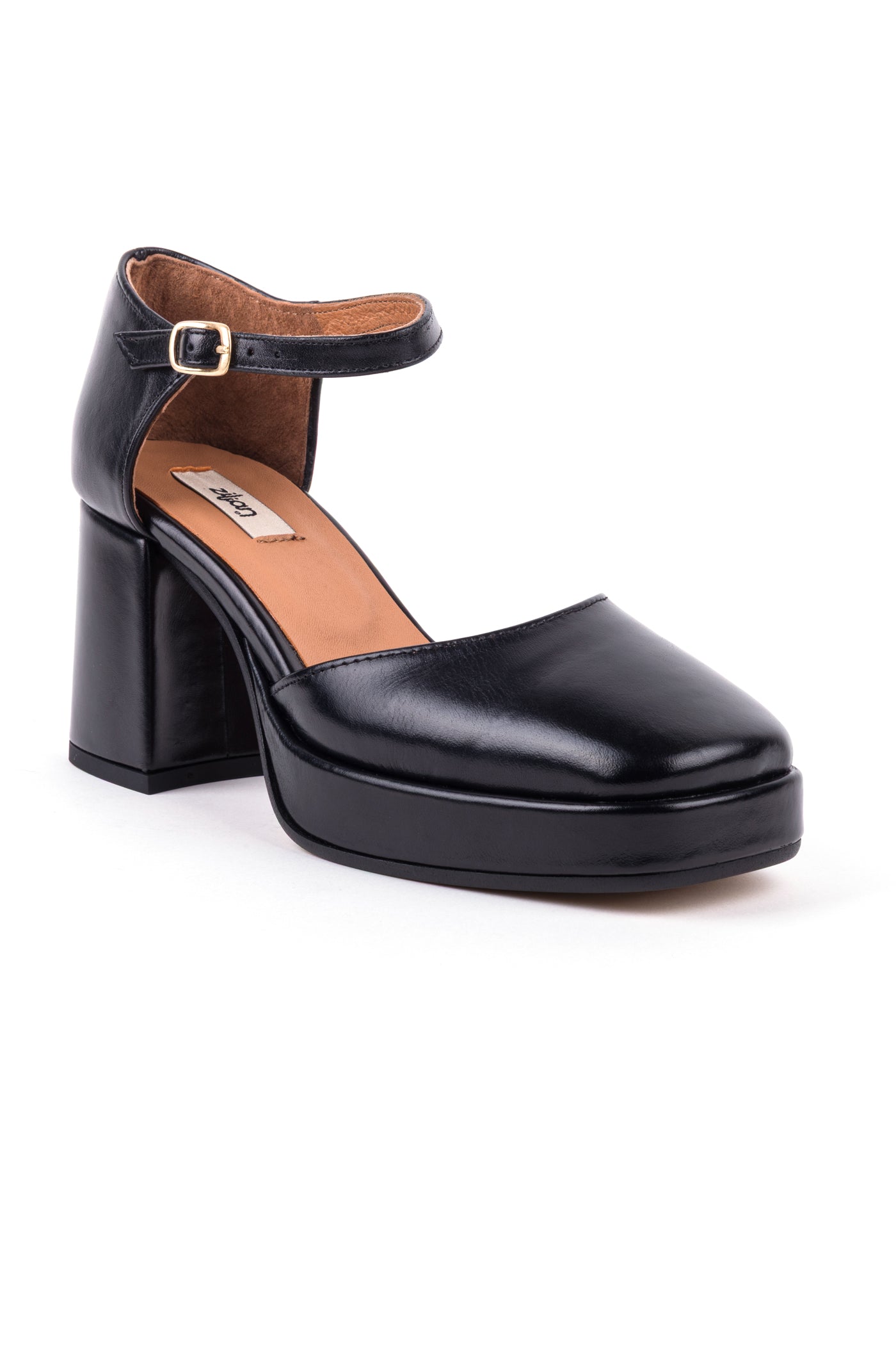 Sapatos de salto alto em pele