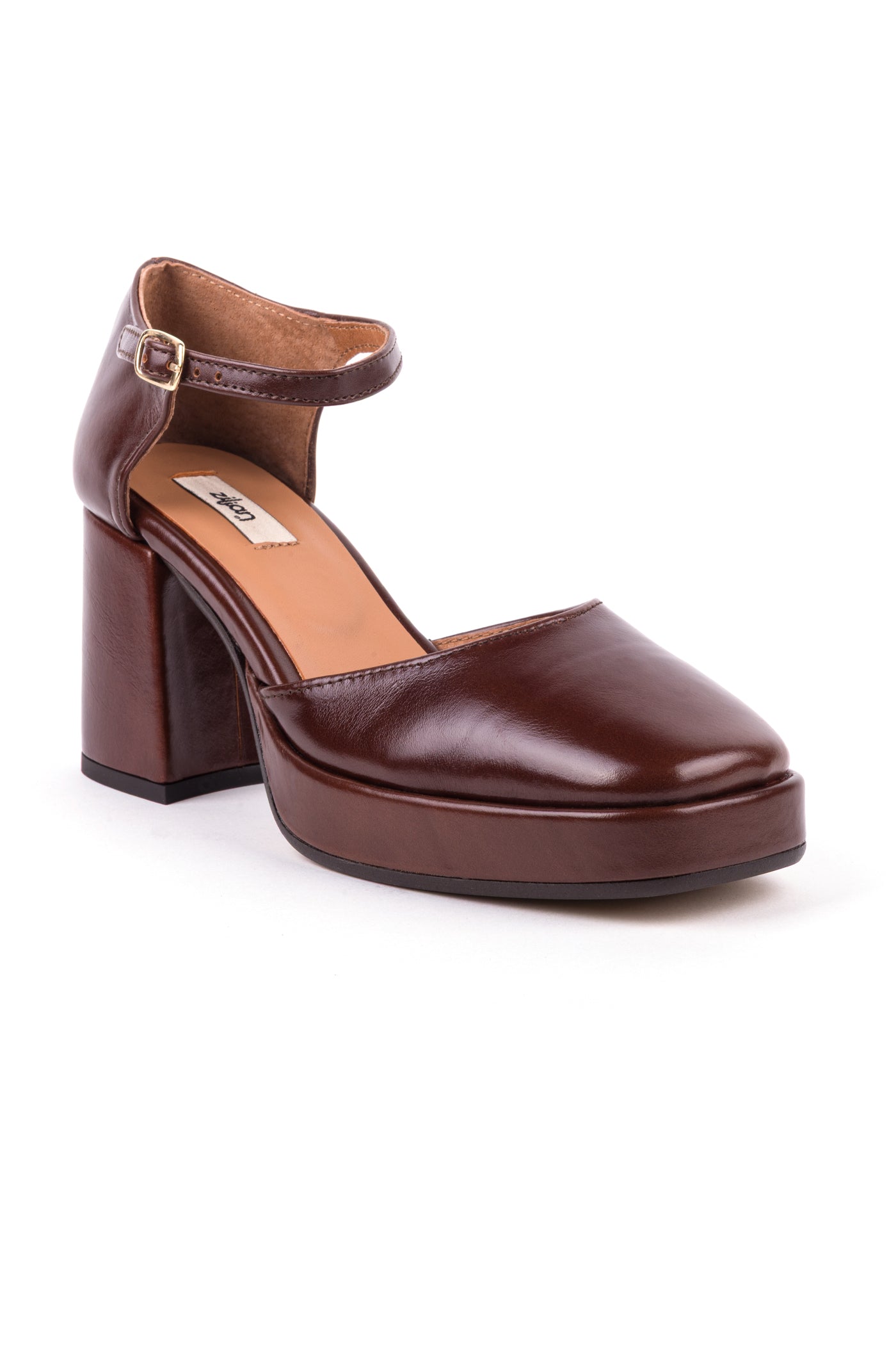 Sapatos de salto alto em pele