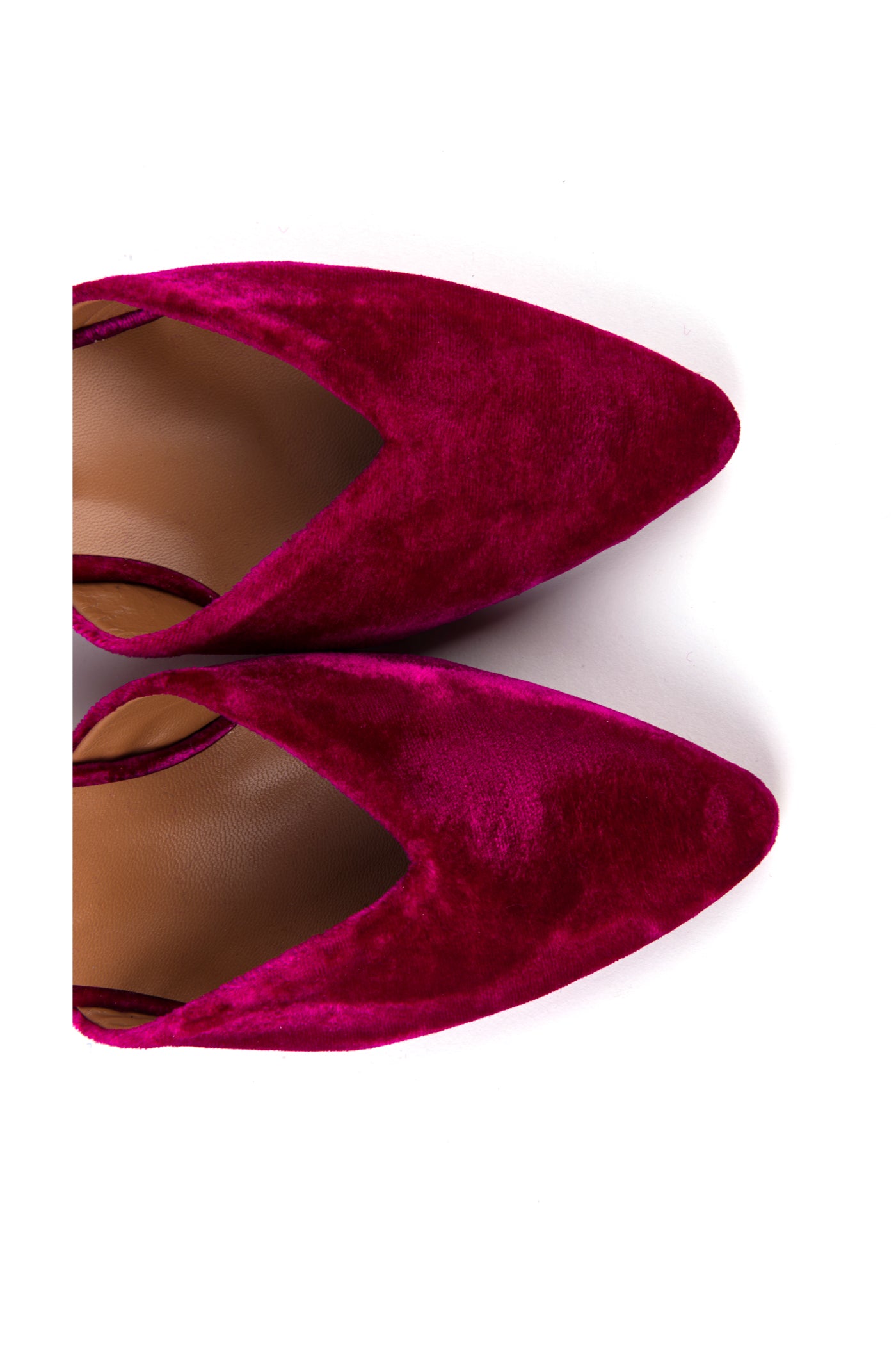 Sapatos de salto médio clássicos em veludo