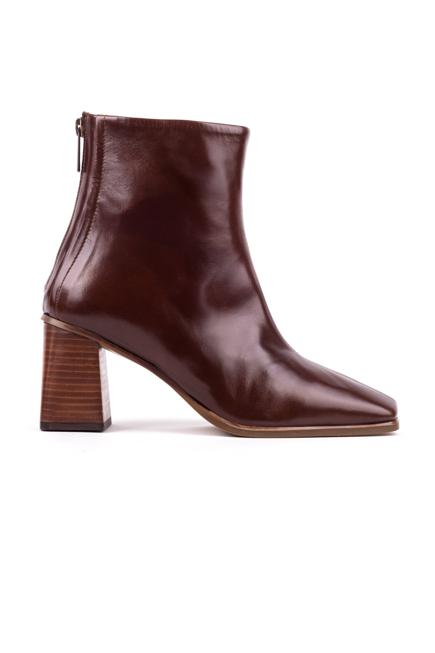 Botas de salto alto em pele