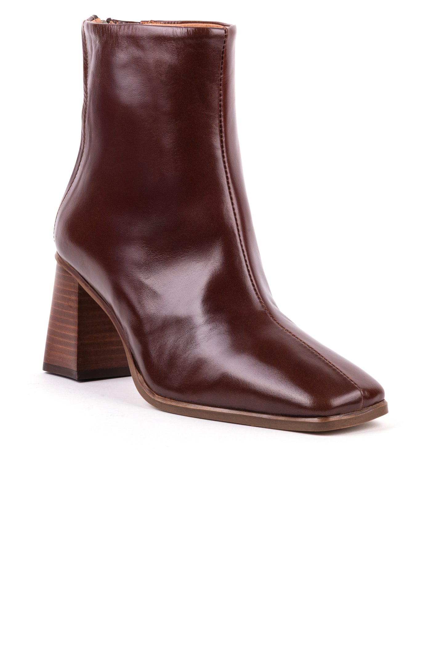 Botas de salto alto em pele