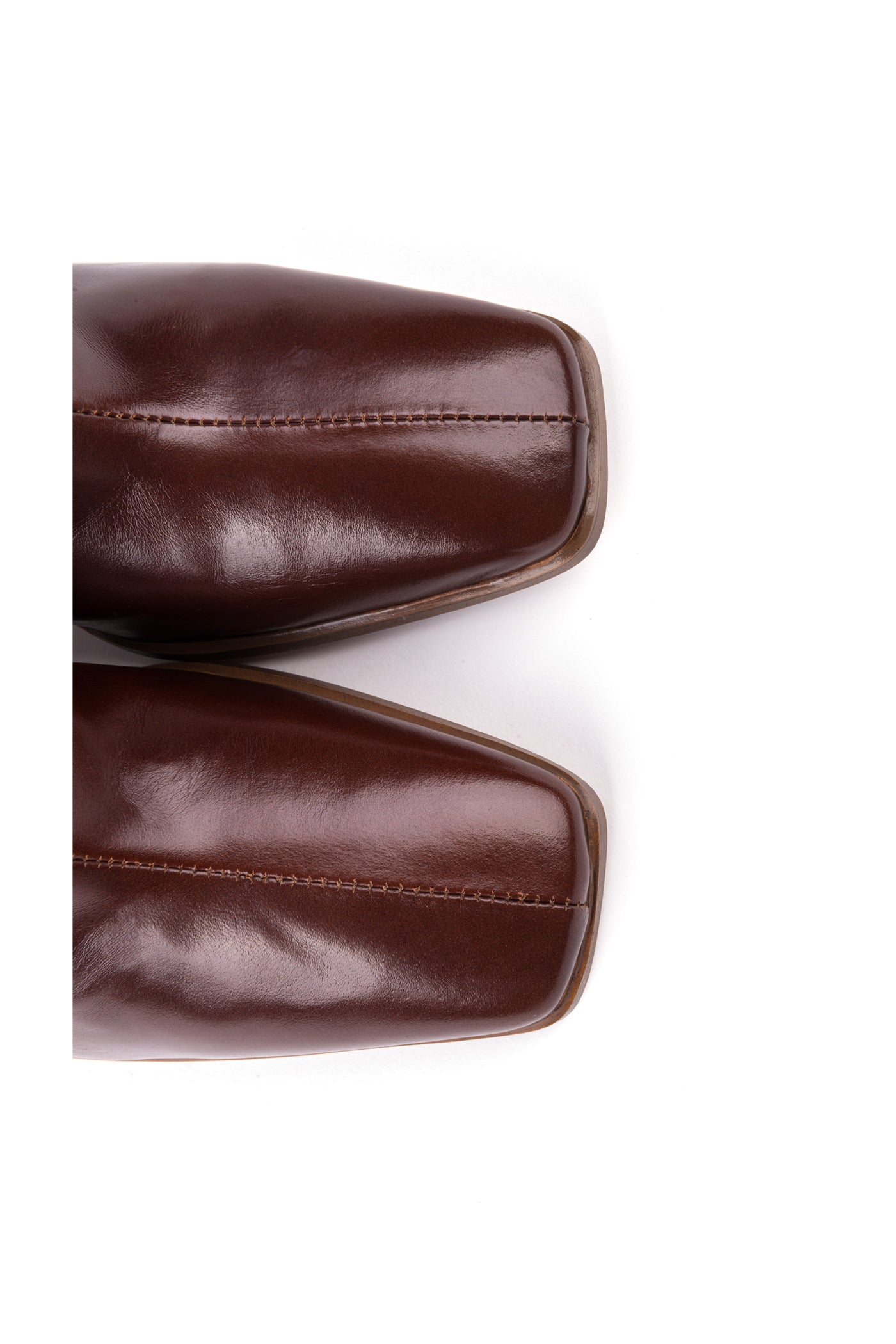 Botas de salto alto em pele