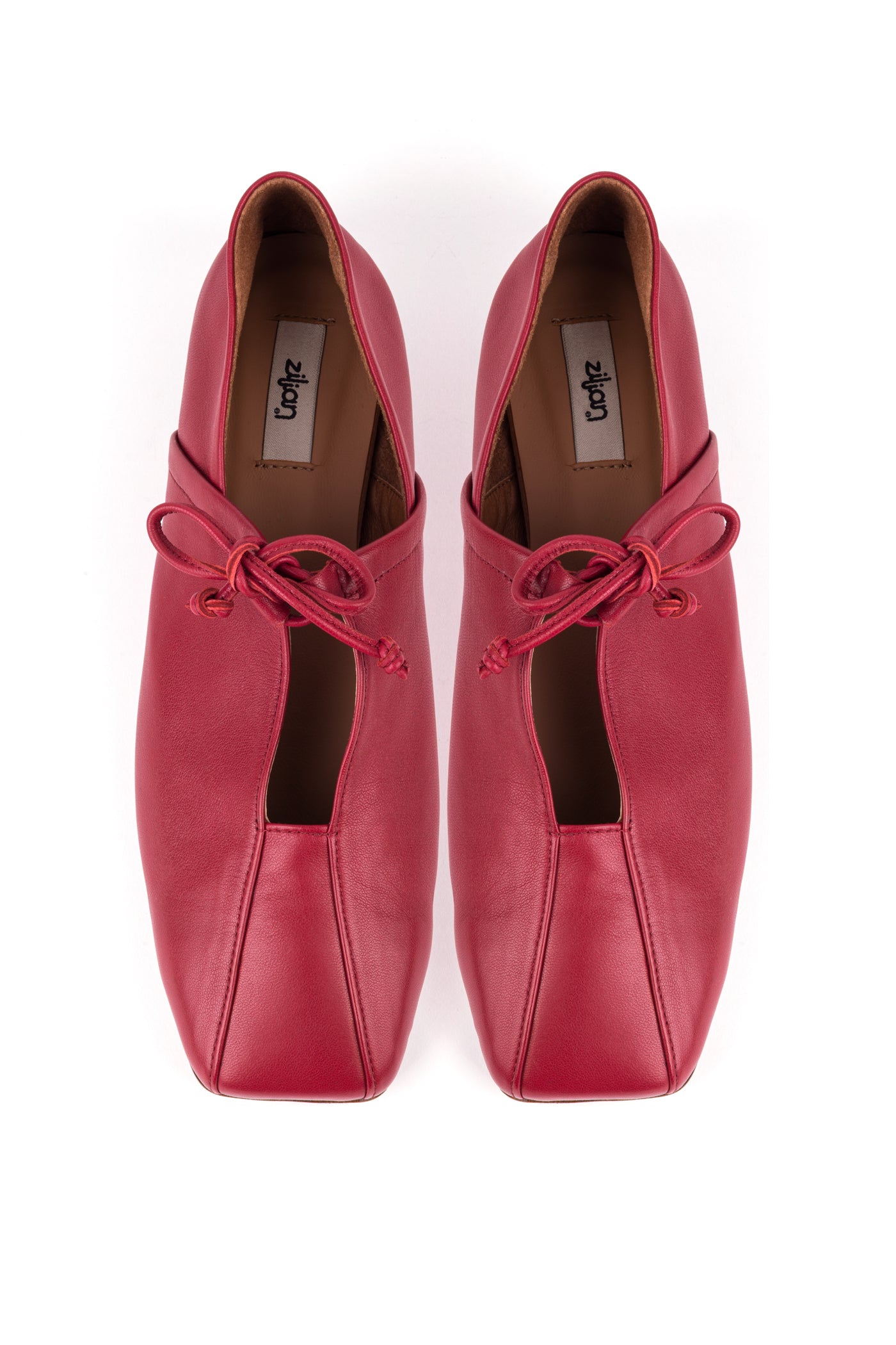 Sapatos rasos com ponta quadrada em pele