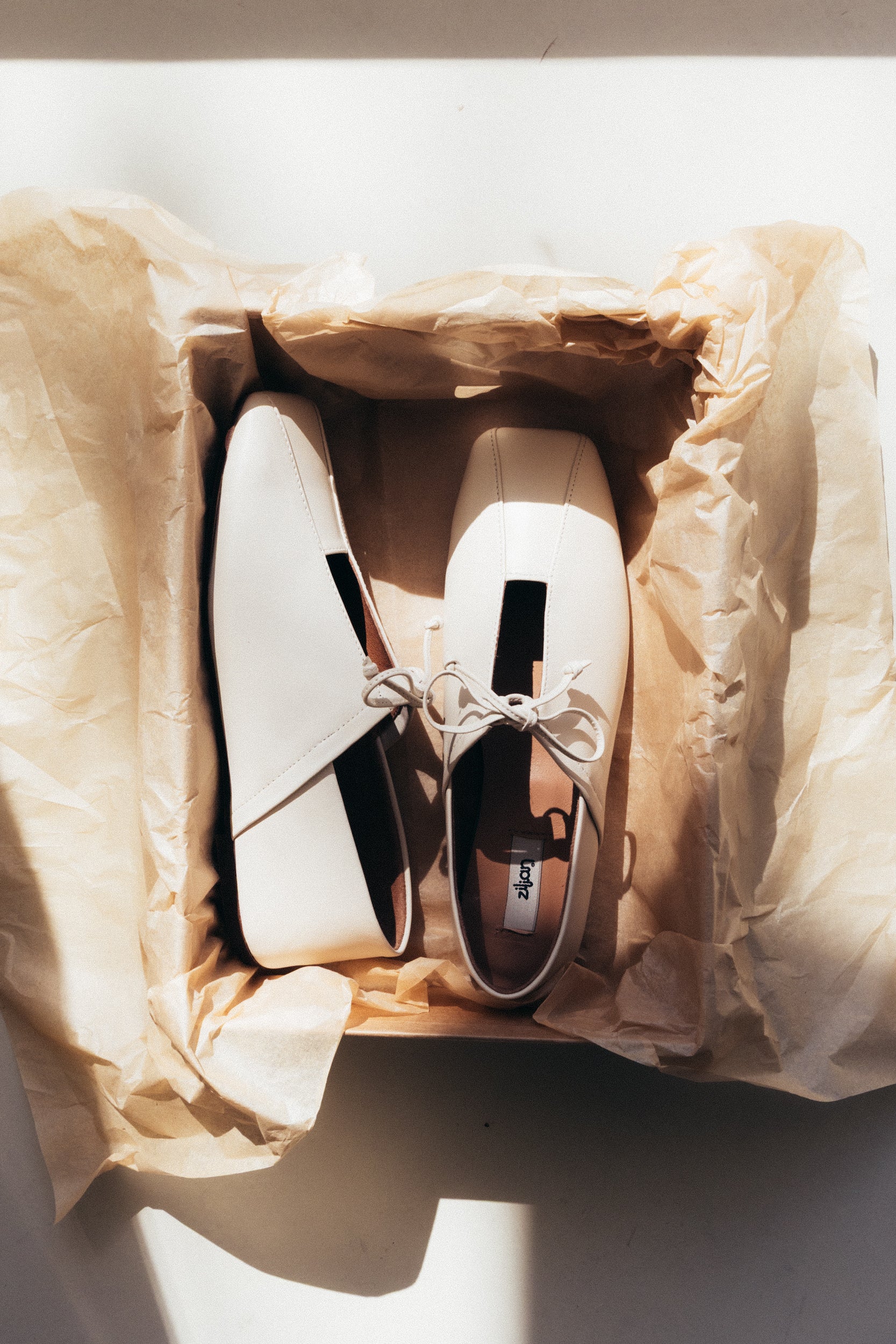 sandália de salto alto em pele preta – Zilian
sandália de salto alto em pele camel – Zilian
sandália de salto alto em pele offwhite – Zilian